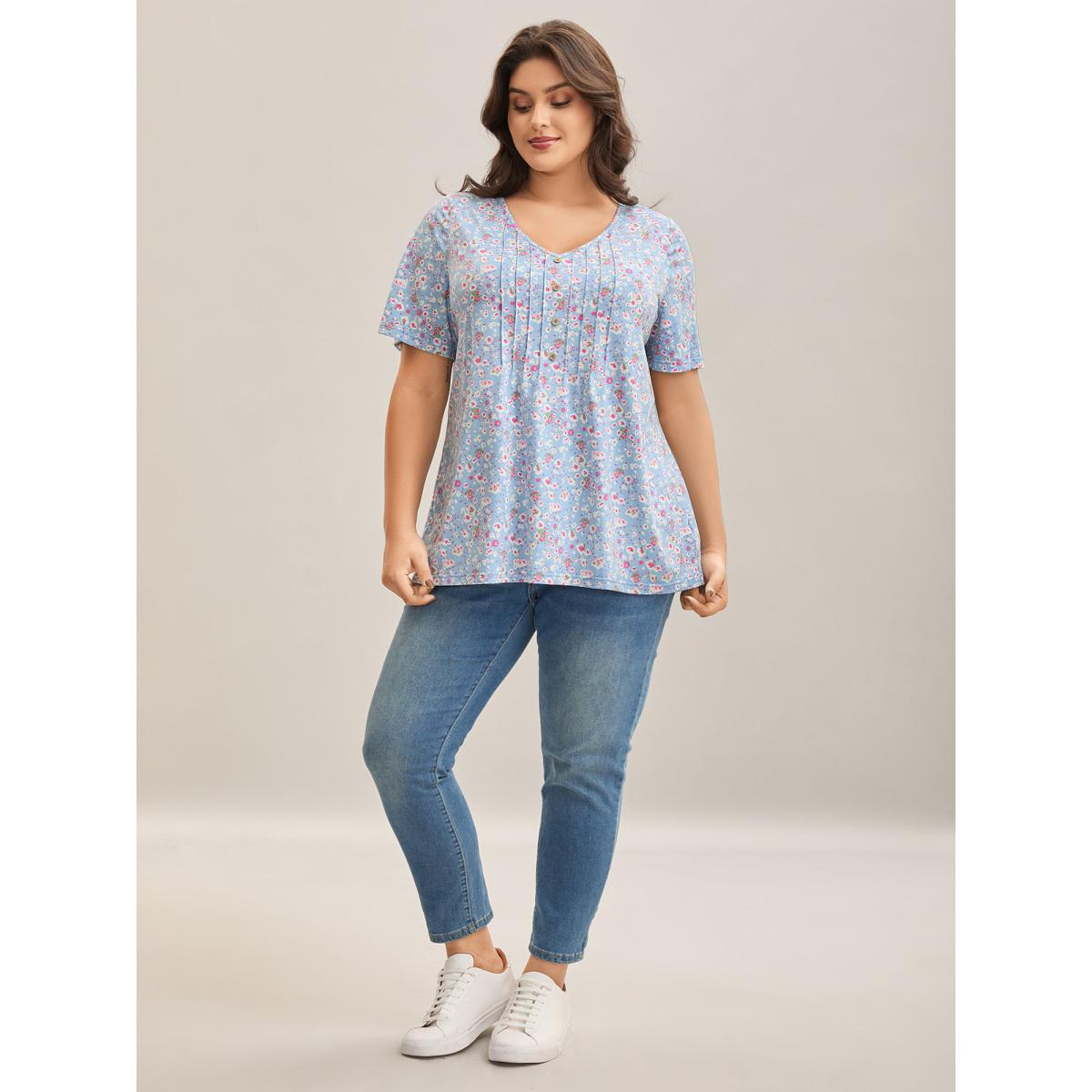 Plus Size Floral Print Plicated Detail T-Shirt LightBlue Women Leisure Tucked seam Natural Flowers V-neck Casual T-shirts BloomChic 18-20/2X Product Image