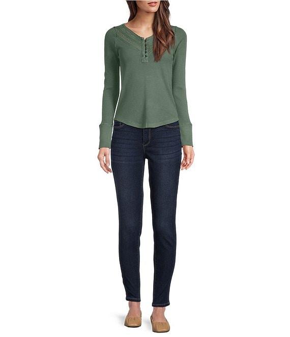 Code Bleu Petite Size Soho Mid Rise Slim Skinny Leg Stretch Denim Jeans Product Image