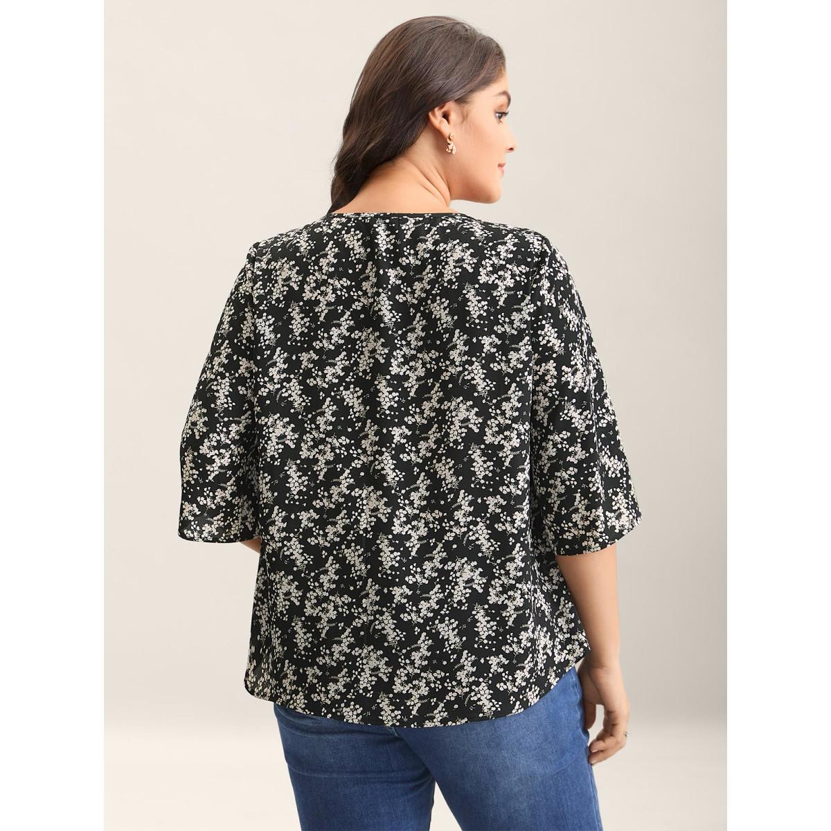 Plus Size Black Floral Print Curvy Hem V-Neck Shirt Women Resort Elbow-length sleeve V-neck Vacation Blouses BloomChic 26/4X Product Image