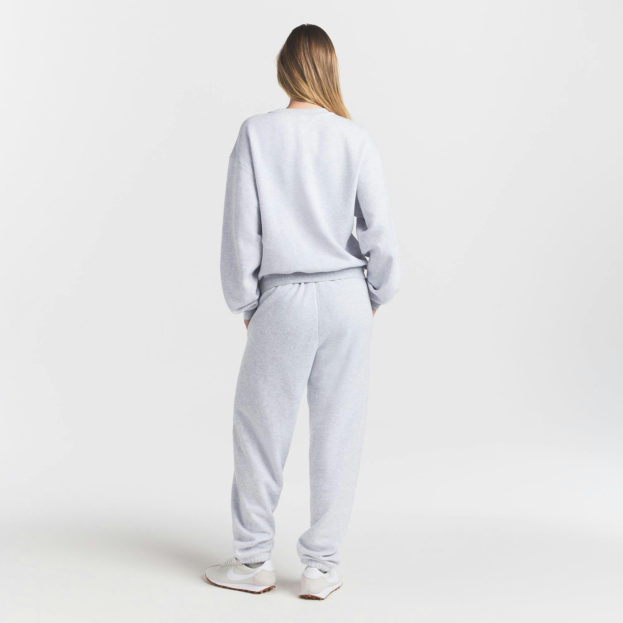 COTTON FLEECE LOGO CLASSIC CREWNECK | SNOW ARCHED LOGO PATCH Product Image