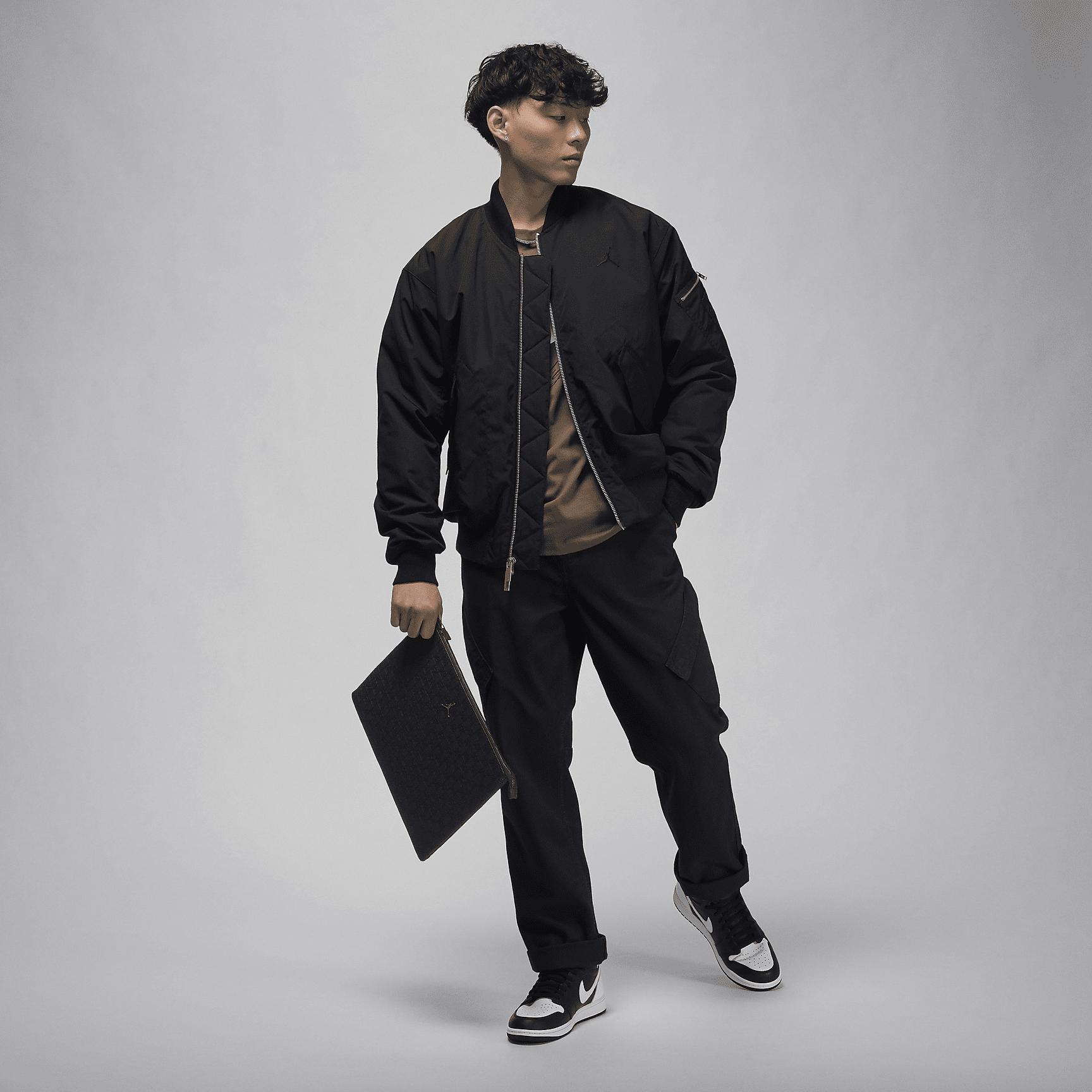 Jordan Monogram Pouch (1 L) Product Image