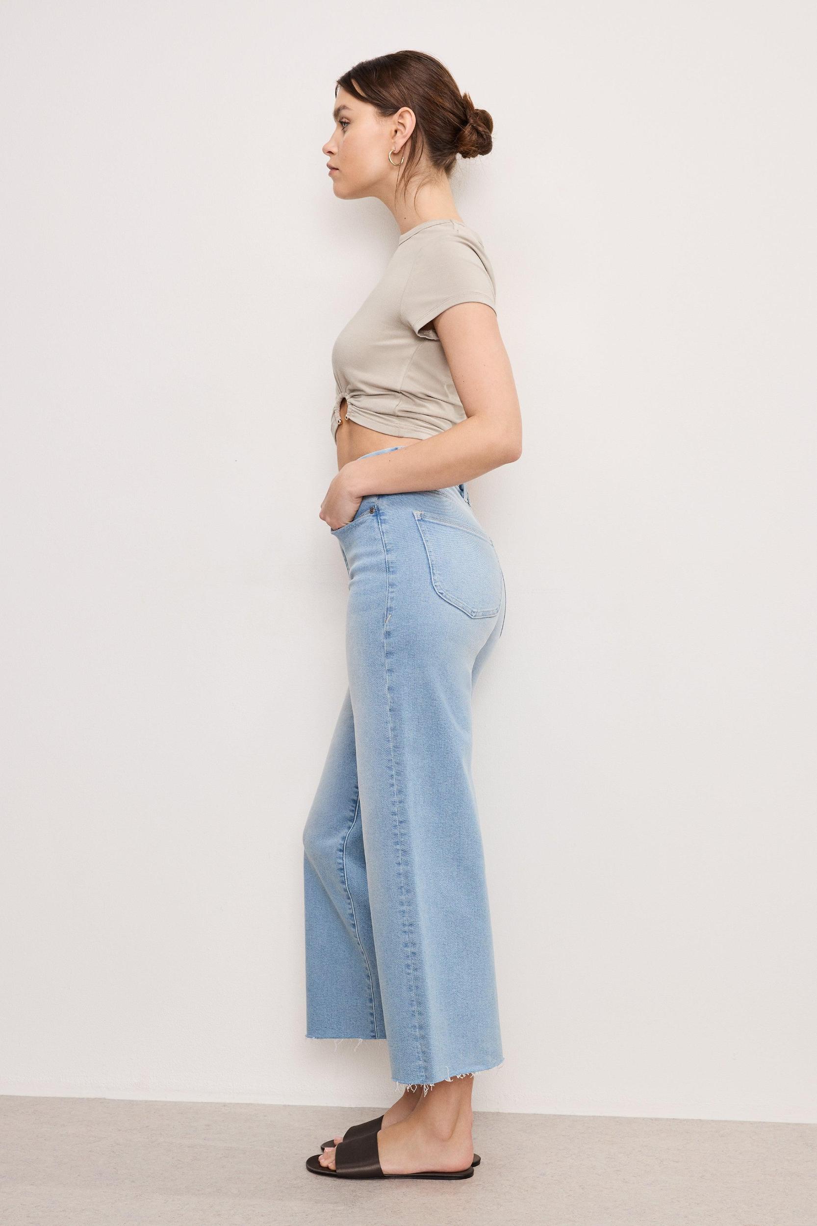GOOD WAIST PALAZZO CROP COMPRESSION JEANS | INDIGO862 Product Image