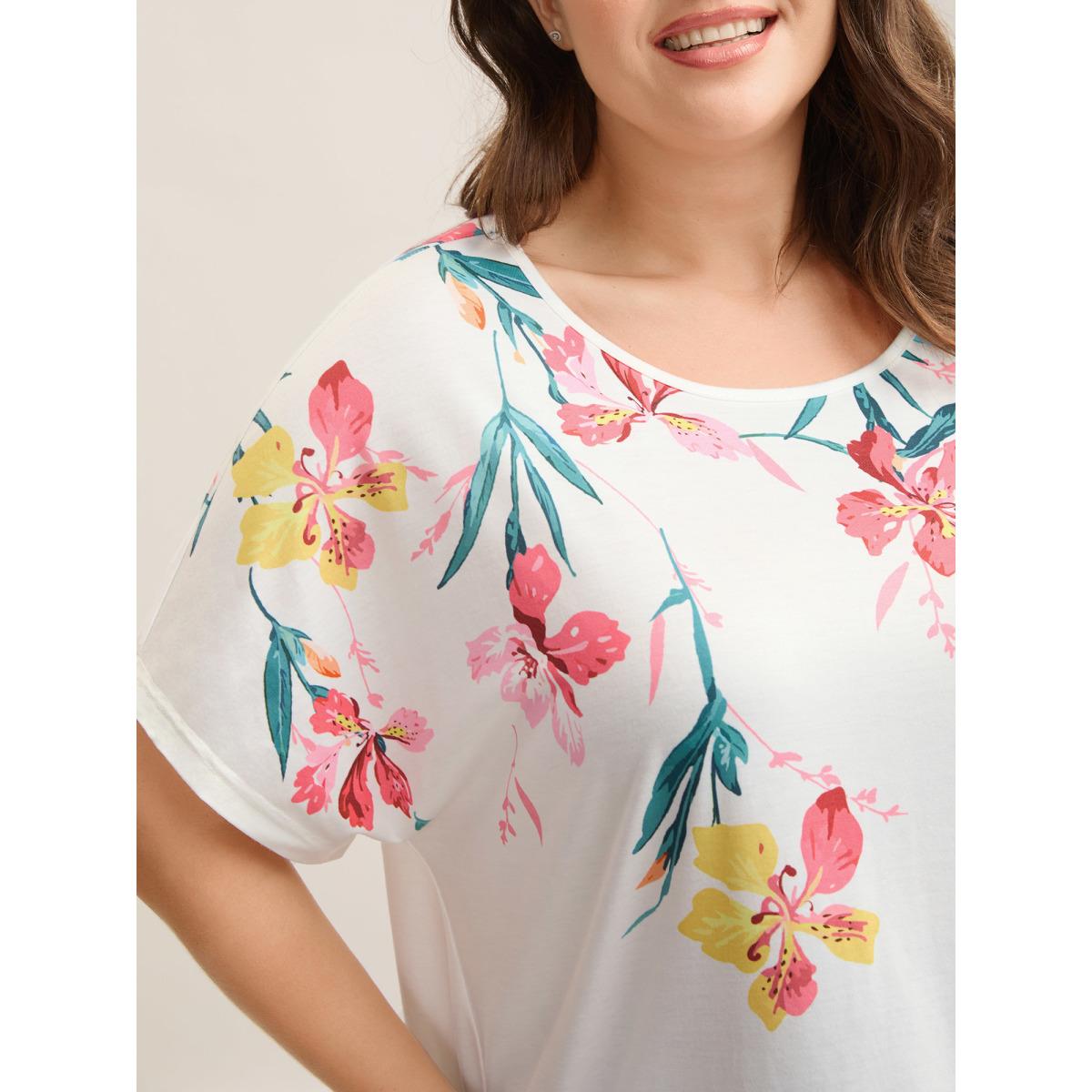 Plus Size Floral Print Round Neck T-Shirt Originalwhite Women Non Natural Flowers Round Neck Everyday-Casual T-shirts BloomChic 14-16/1X Product Image