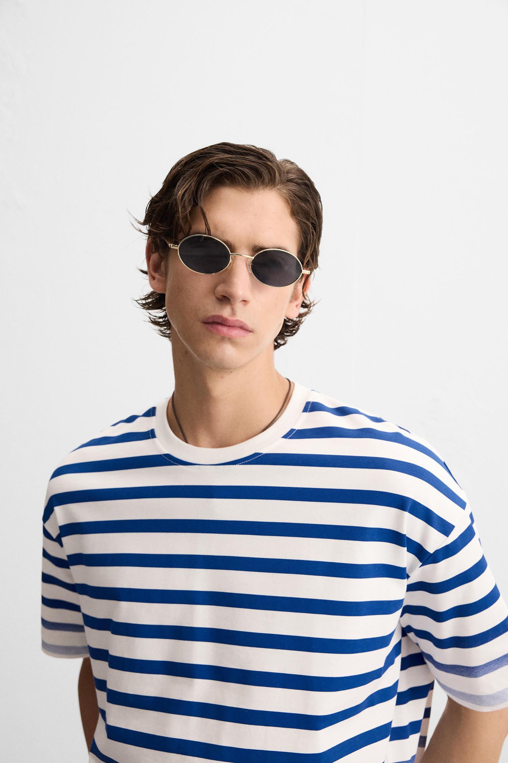 STRIPED T-SHIRT Product Image