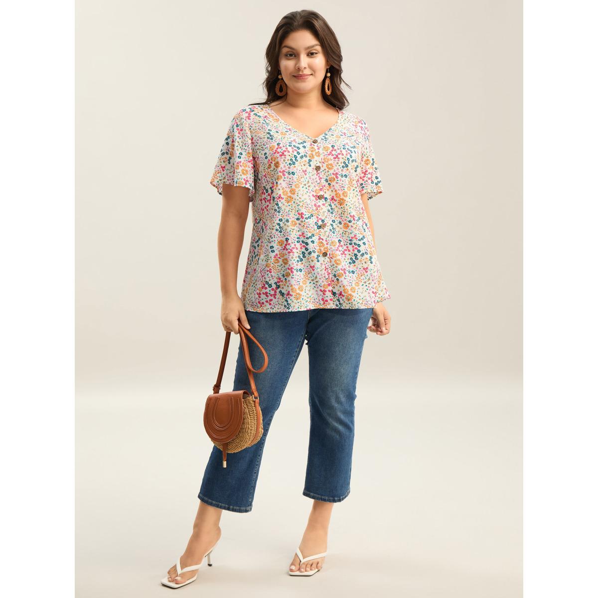 Plus Size Ivory Floral Print V-Neck Flowy Blouse Women Playful Short sleeve V-neck Vacation Blouses BloomChic 26/4X Product Image