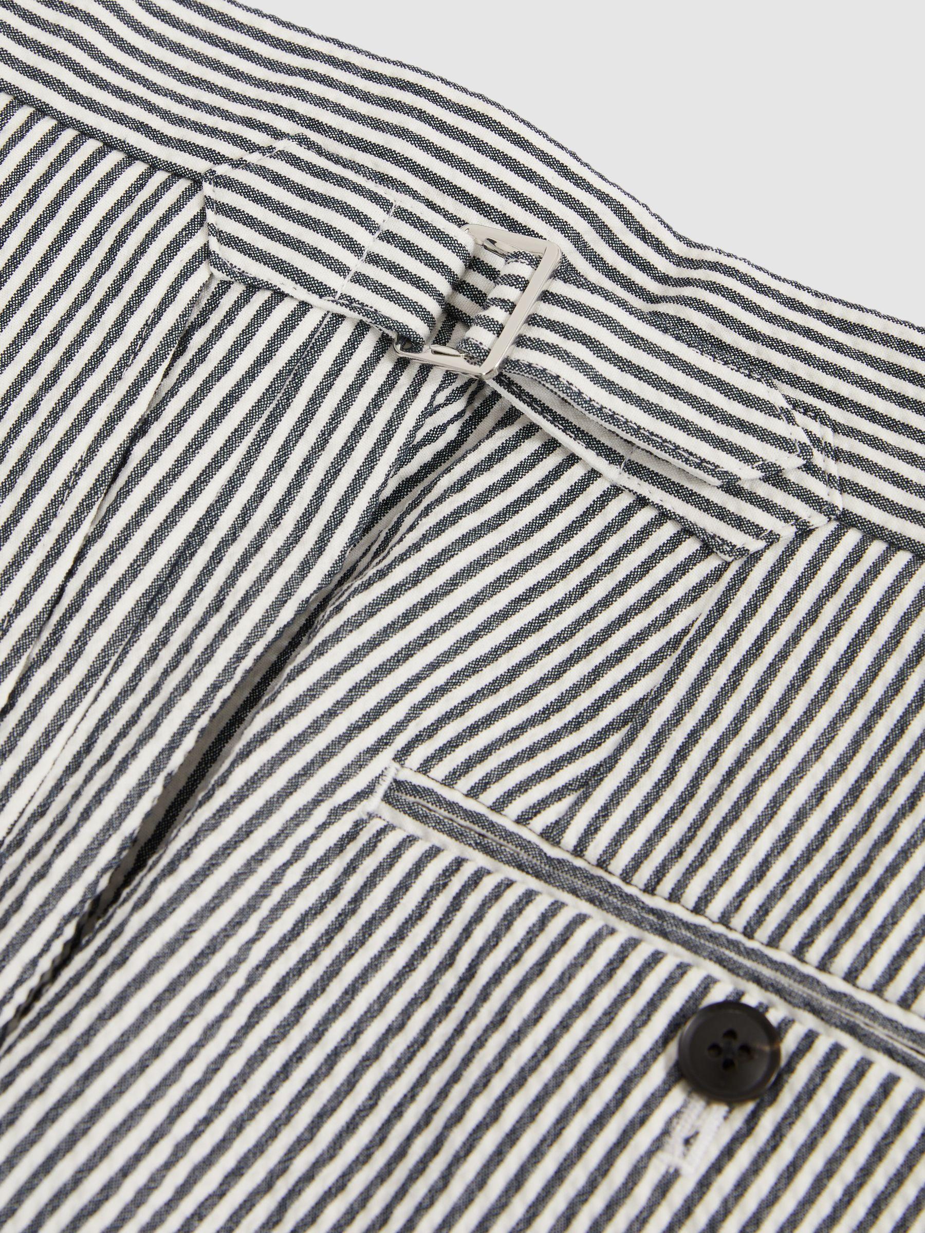 Stretch-Cotton Seersucker Striped Shorts in Navy/White Product Image