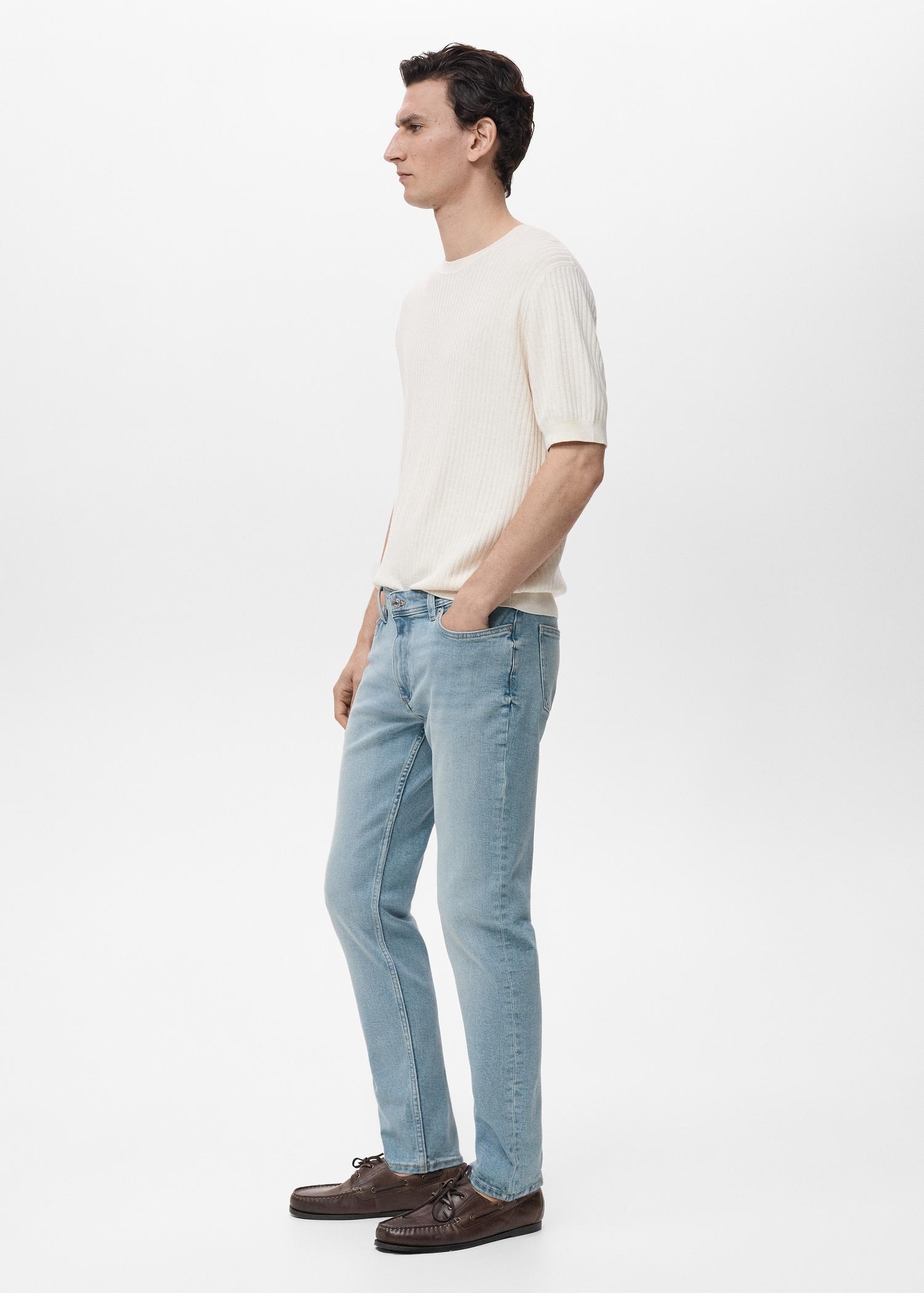 Jan slim-fit jeans with frayed effect - Men | MANGO USA Product Image