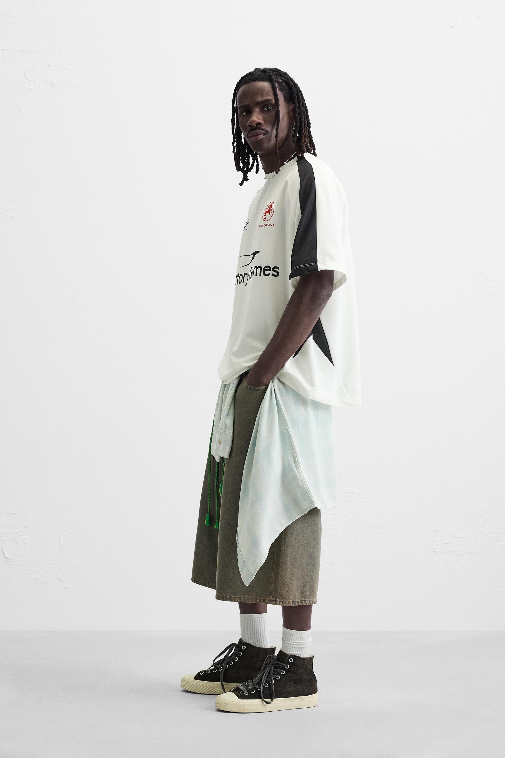 COLOR BLOCK TEXT T-SHIRT Product Image