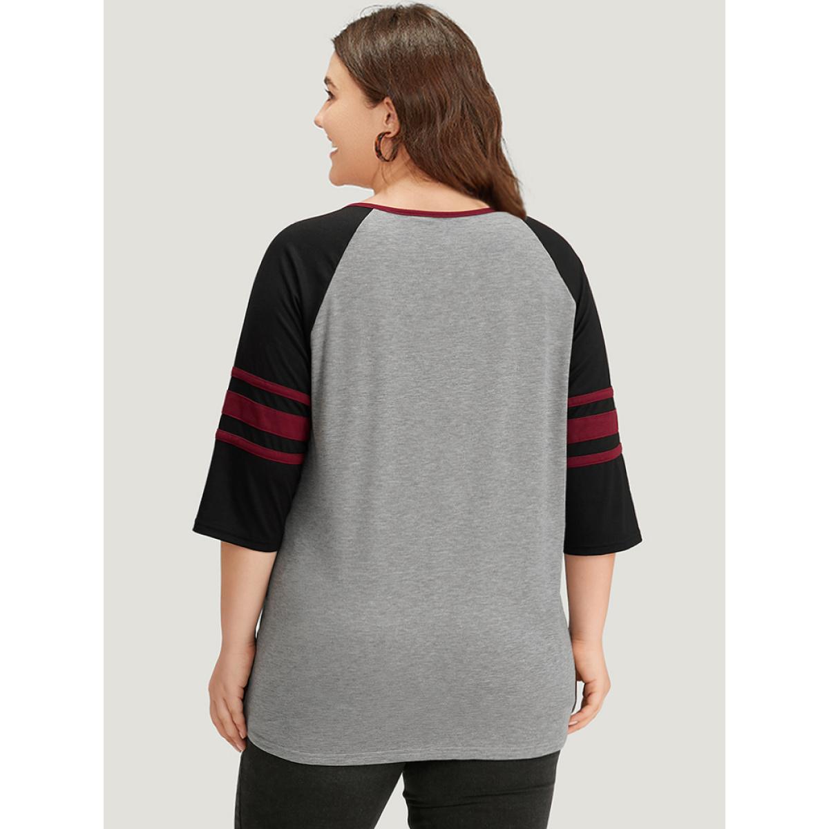 Plus Size Colorblock Contrast Raglan Sleeve Contrast Trim T-shirt Gray Women Casual Contrast Striped V-neck Dailywear T-shirts BloomChic 10/M Product Image
