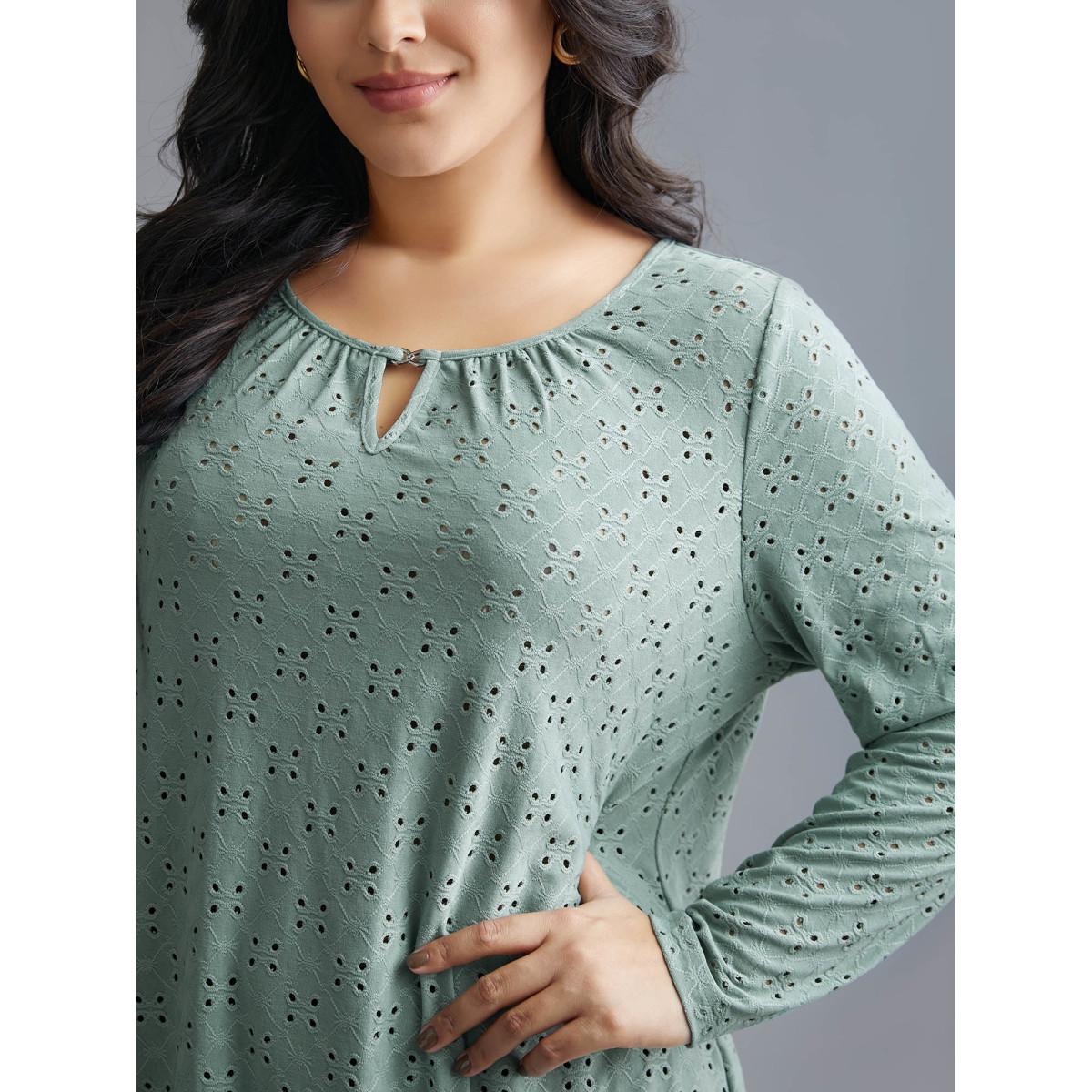 Plus Size Plain Eyelet Jacquard Plisse T-Shirt Greenbean Women Elegant Texture Round Neck Everyday T-shirts BloomChic 22-24/3X Product Image