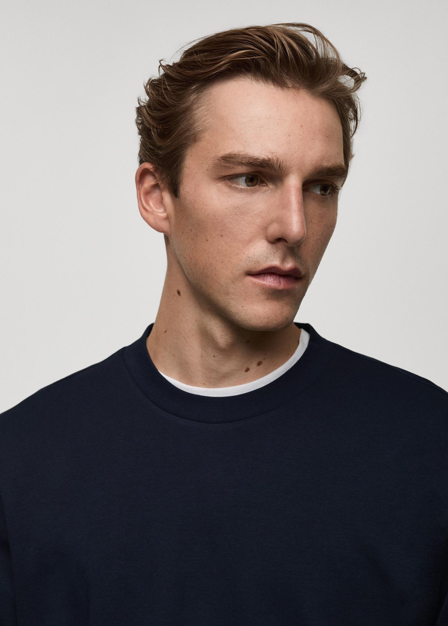 Long-sleeved regular-fit t-shirt - Men | MANGO USA Product Image