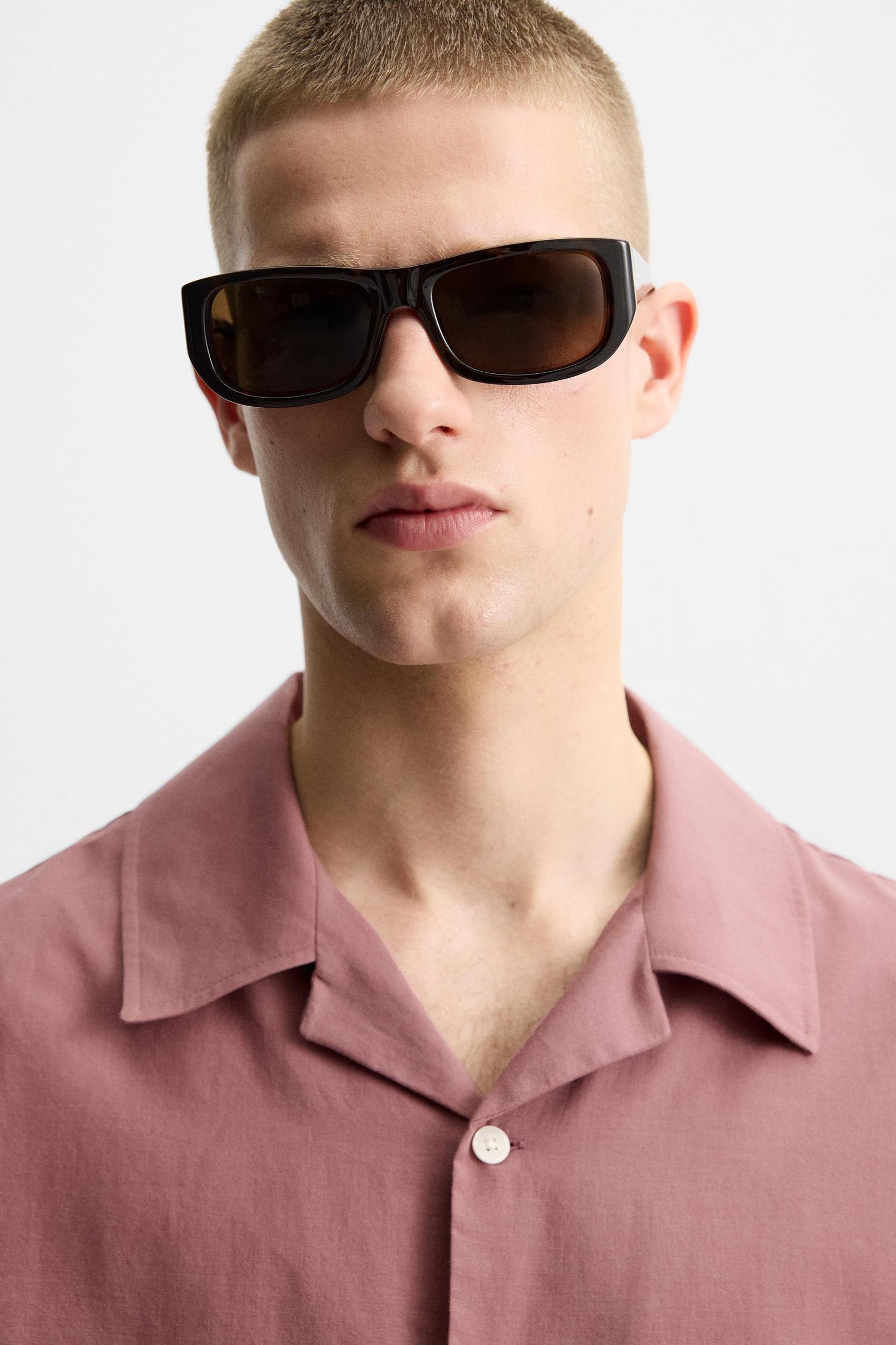 SHIRT WITH CONTRASTING EMBROIDERY Product Image