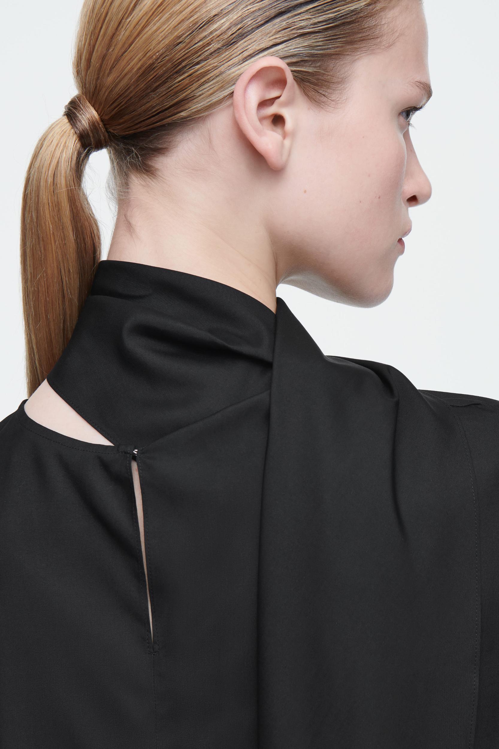 THE SILK SCARF BLOUSE Product Image