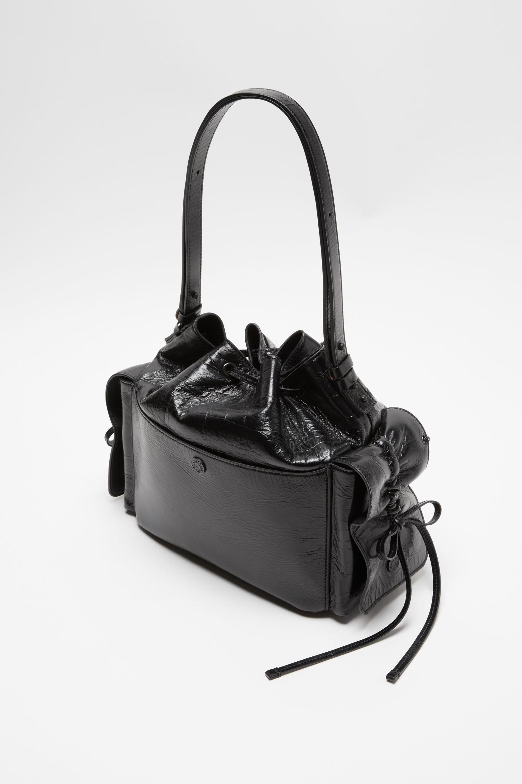 Multipocket bucket bag Product Image