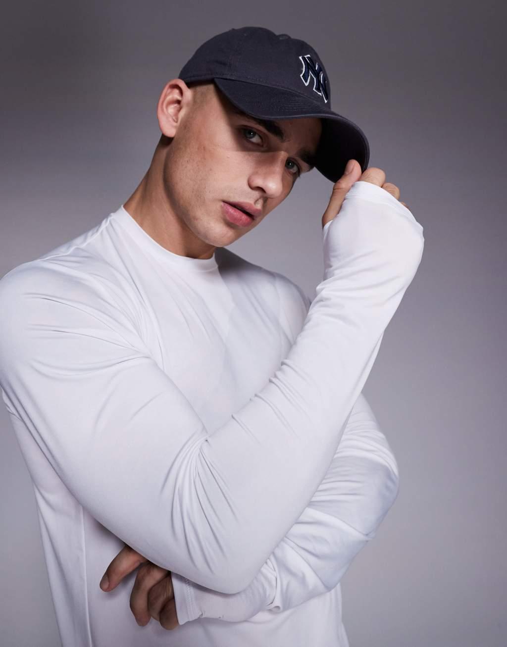 4505 regular fit quick dry long sleeve running t-shirt in white  Product Image