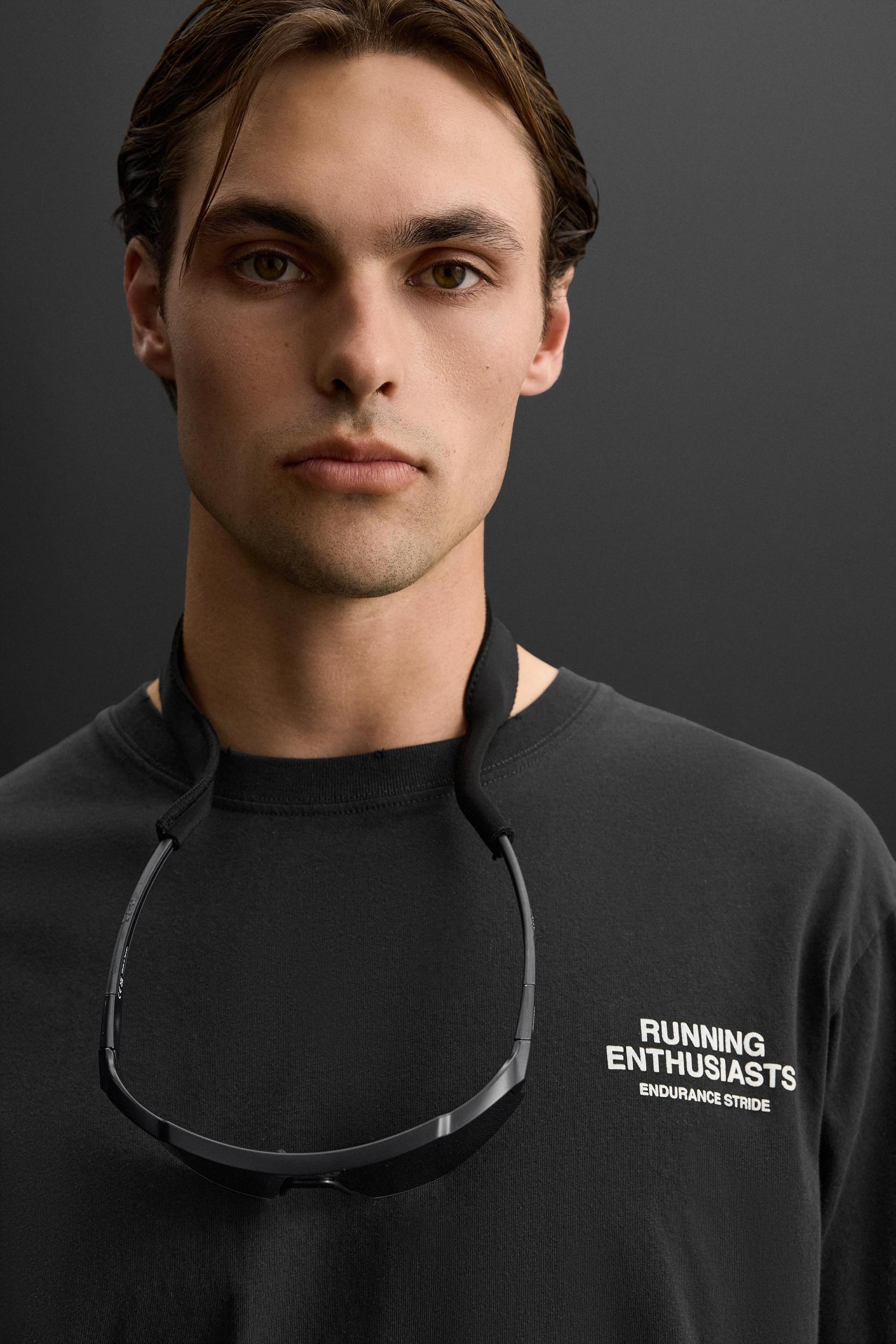 RELAXED FIT RUNNING PRINT T-SHIRT Product Image