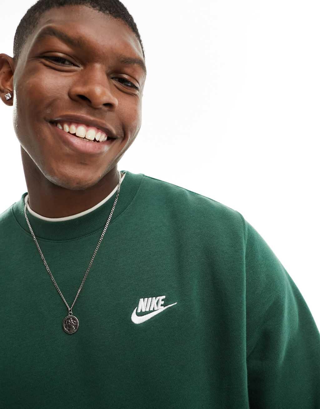 Nike Club sweatshirt in dark green Product Image