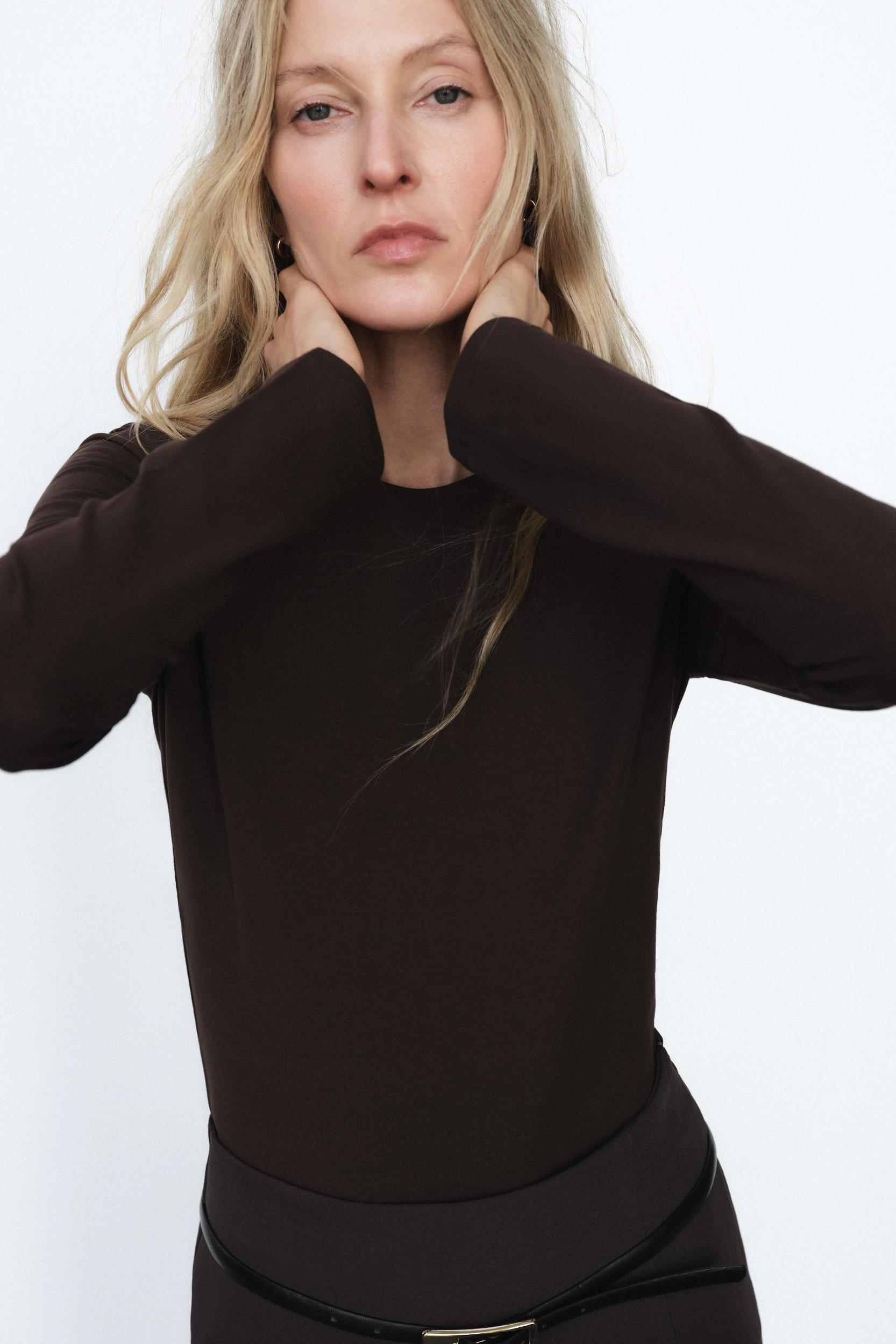 SLIT HEM SKORT Product Image