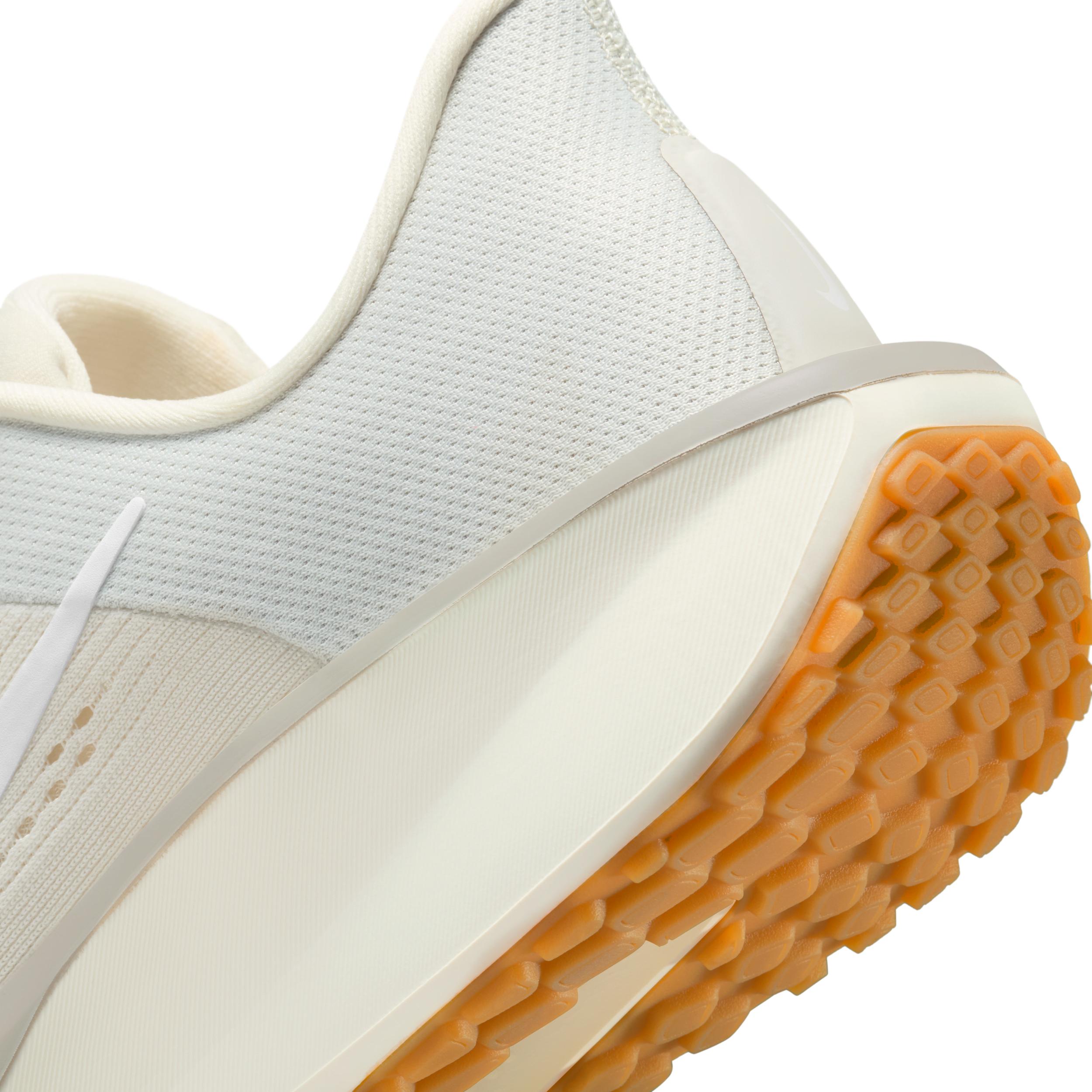 Nike Womens Quest 6 Road Running Shoes | IB7943-072 Product Image