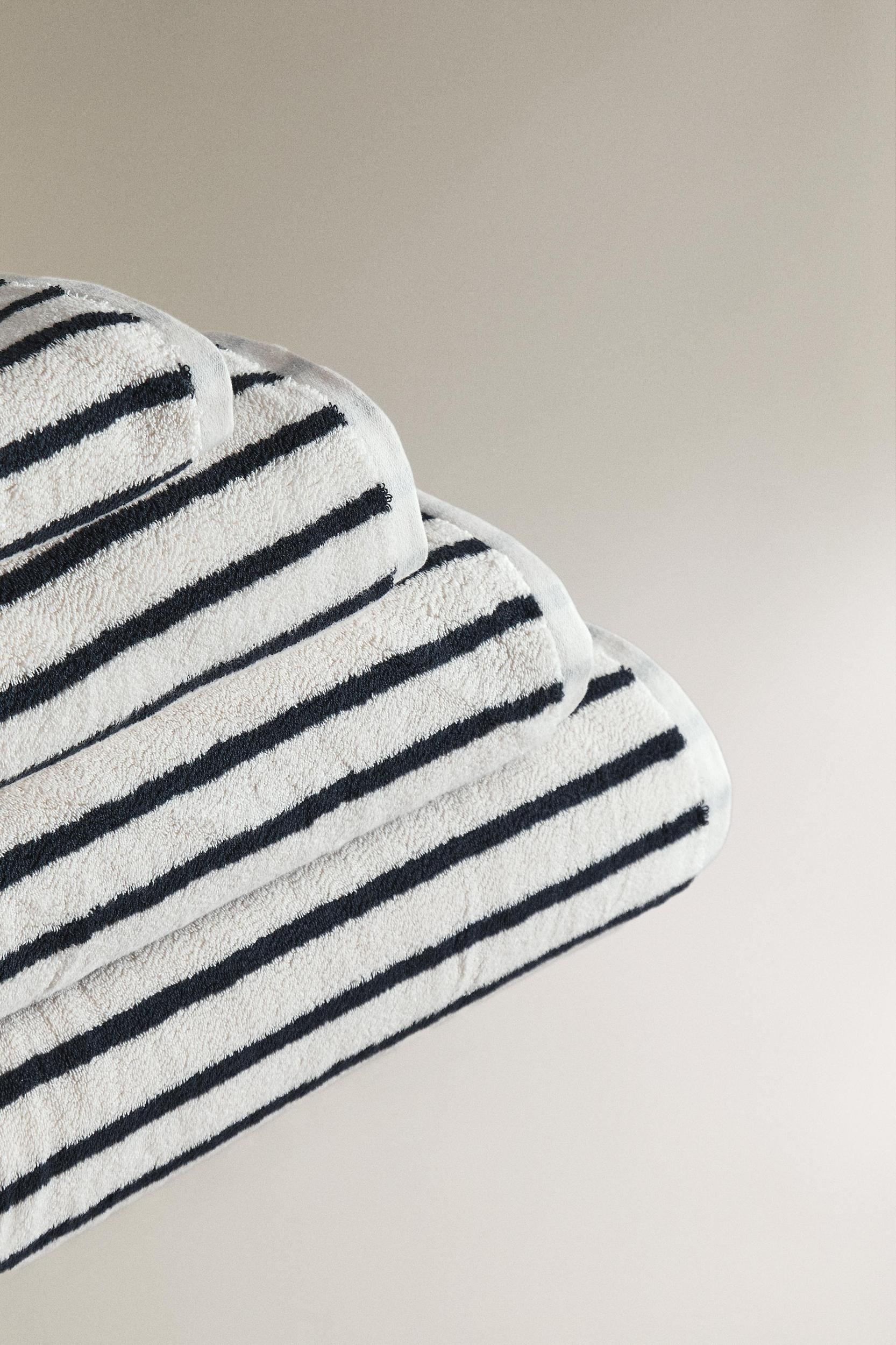 HIGH GSM STRIPED BATH TOWEL Product Image