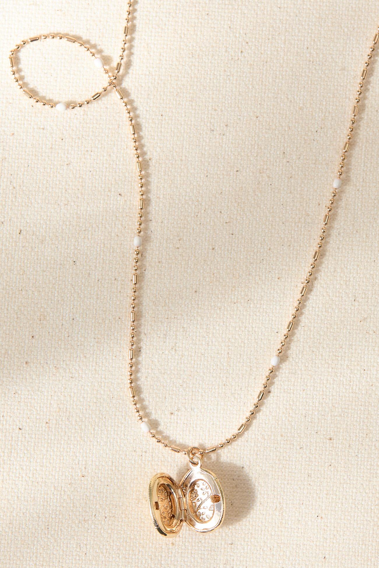 Floral Pendant Pearl Locket Product Image