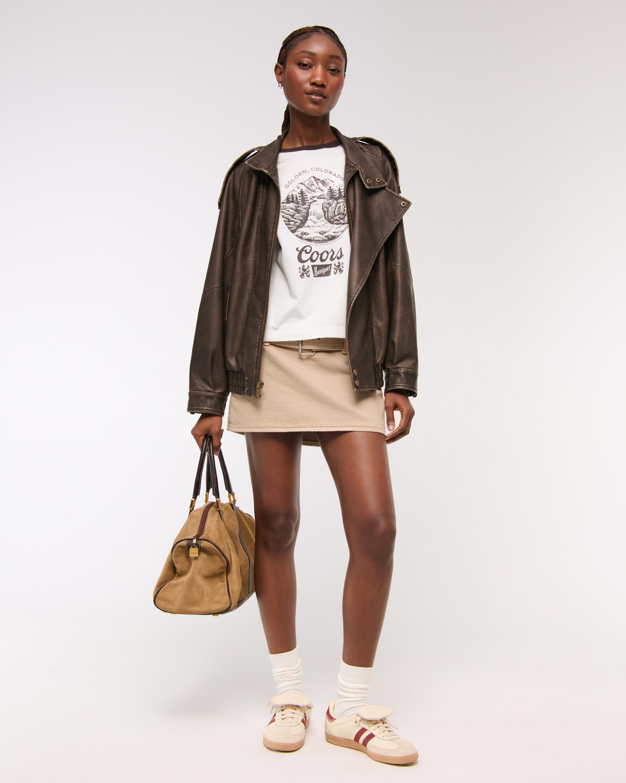 Short-Sleeve Coors Banquet Graphic Relaxed Tee Product Image