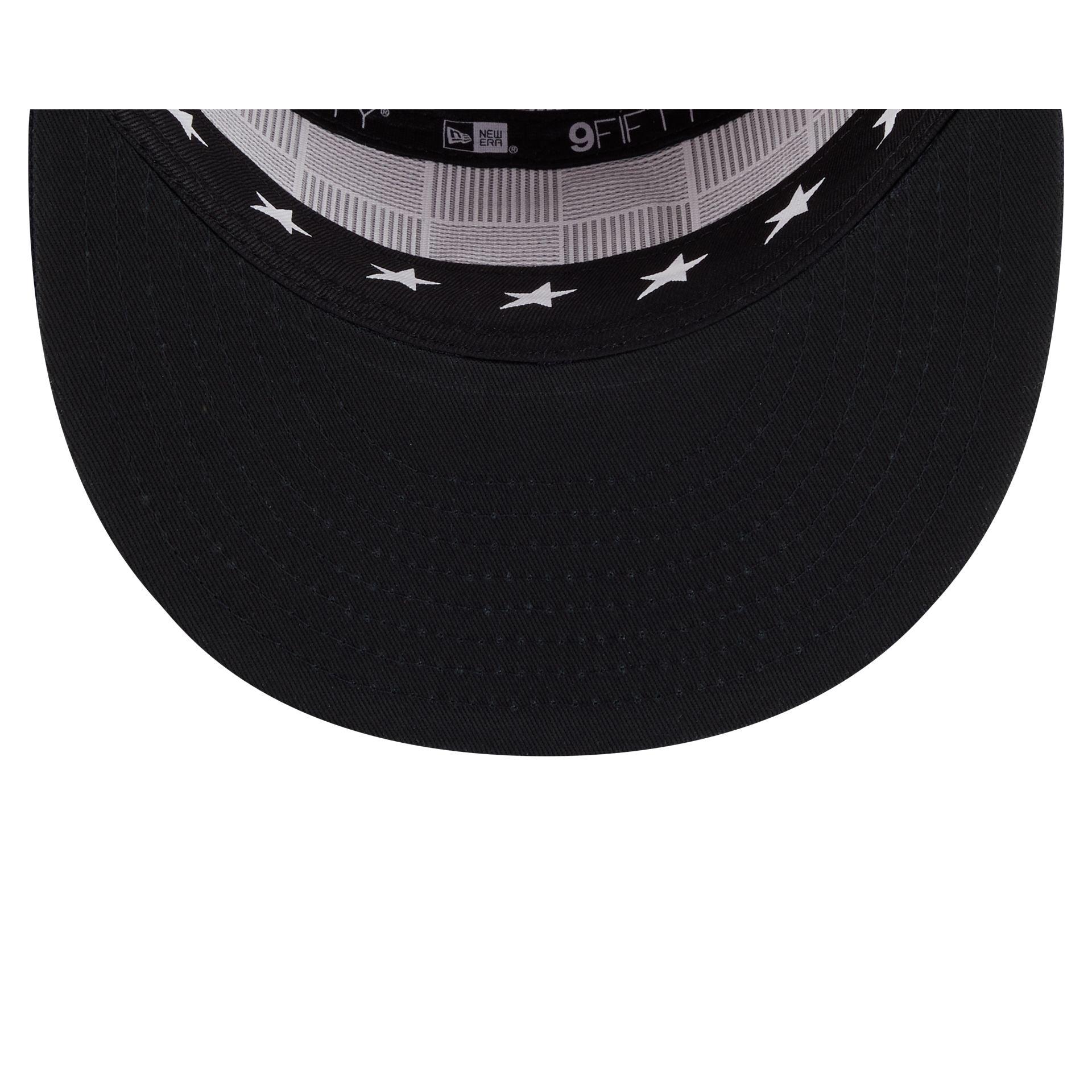 New York Knicks Satin Pin 9FIFTY Snapback Hat Male Product Image