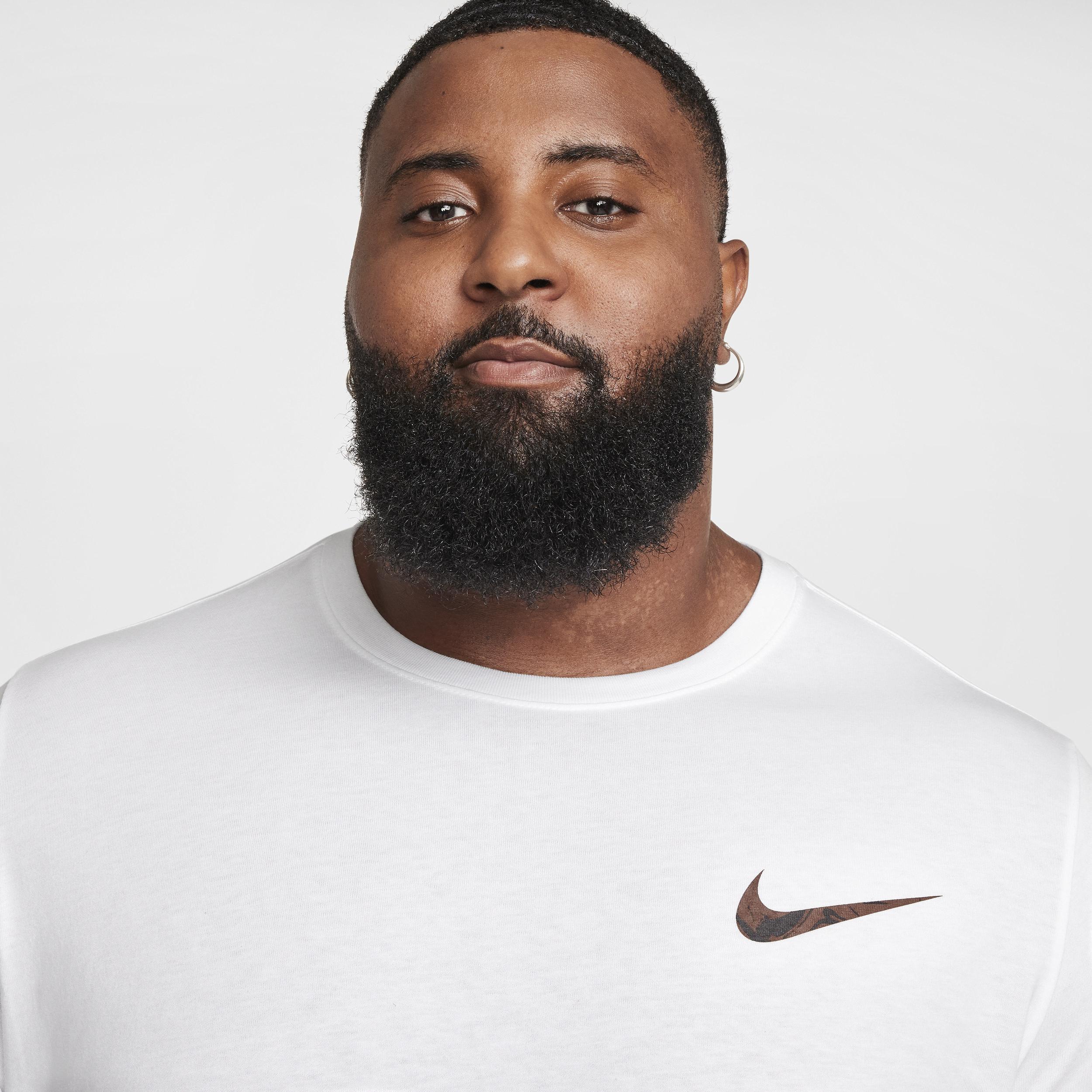 Nike Sportswear Club Long-Sleeve T-Shirt Product Image