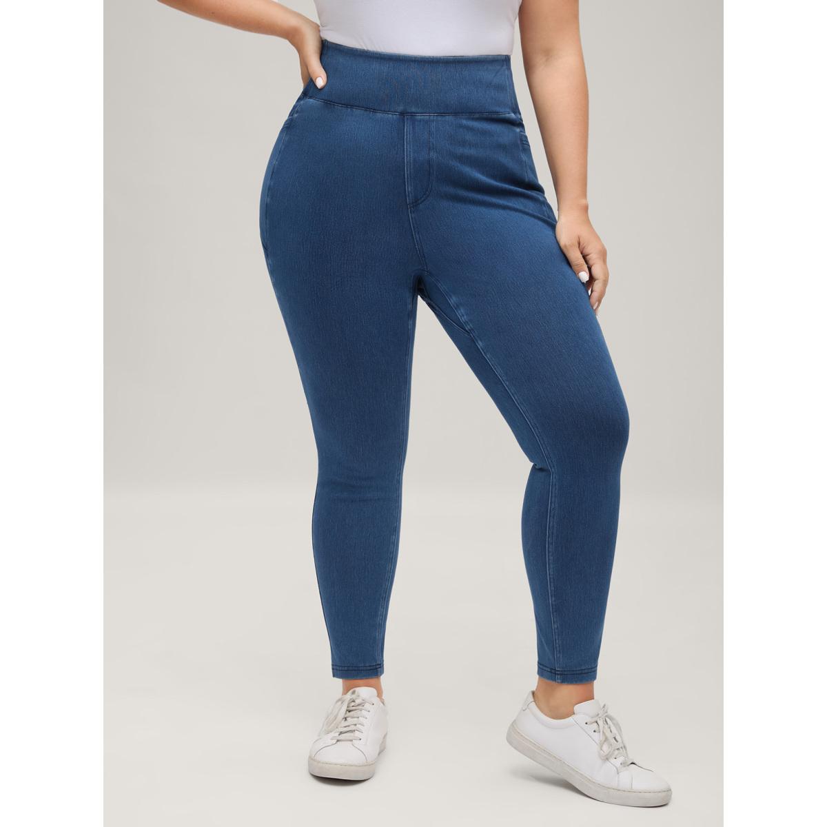 Plus Size Pull-On Stretchy Waist Denim Shorts Women Denimblue Medium stretch Casual Slanted pocket Casual Denim Shorts BloomChic 26/4X Product Image