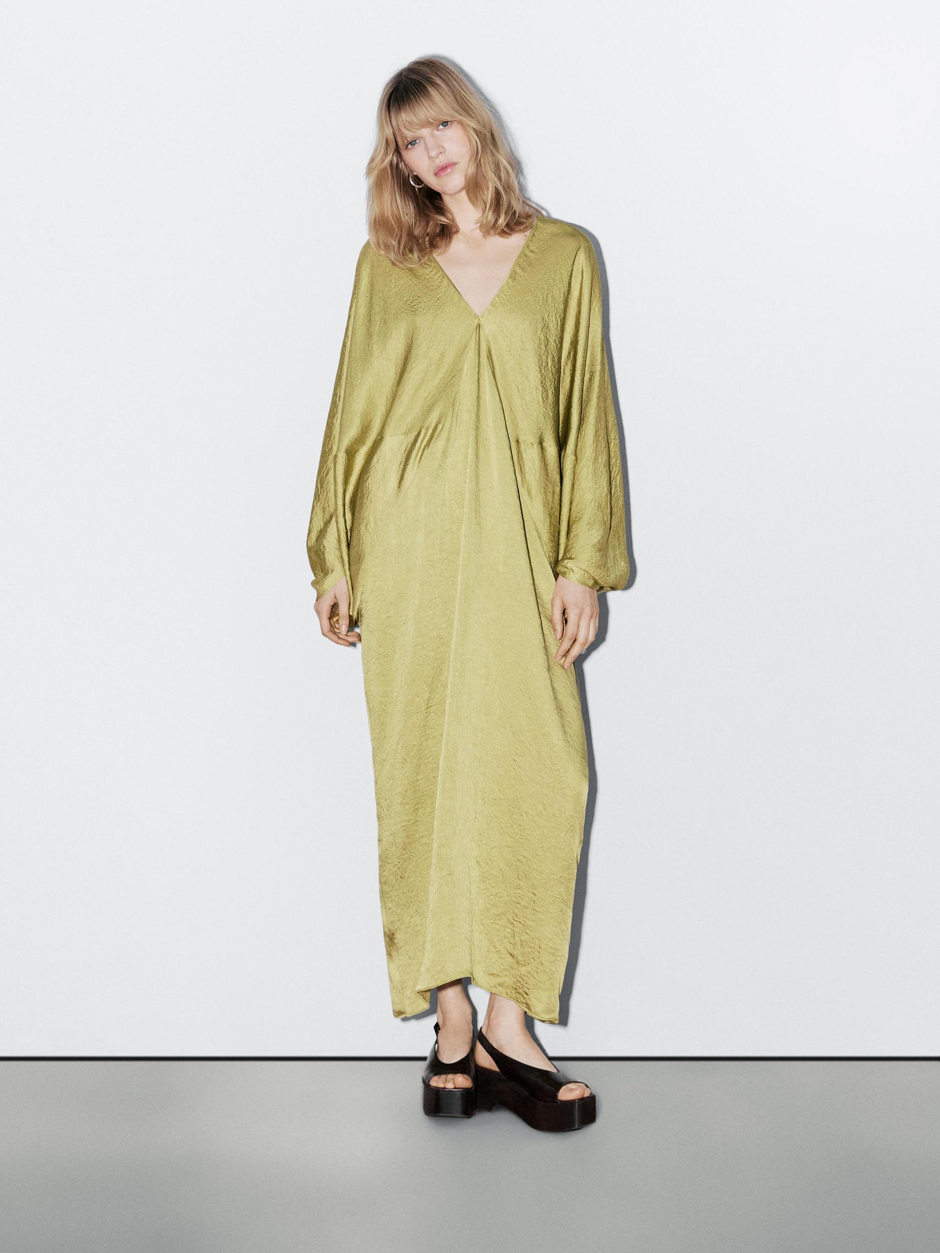 Flowing satin kimono dress - STUDIO Product Image