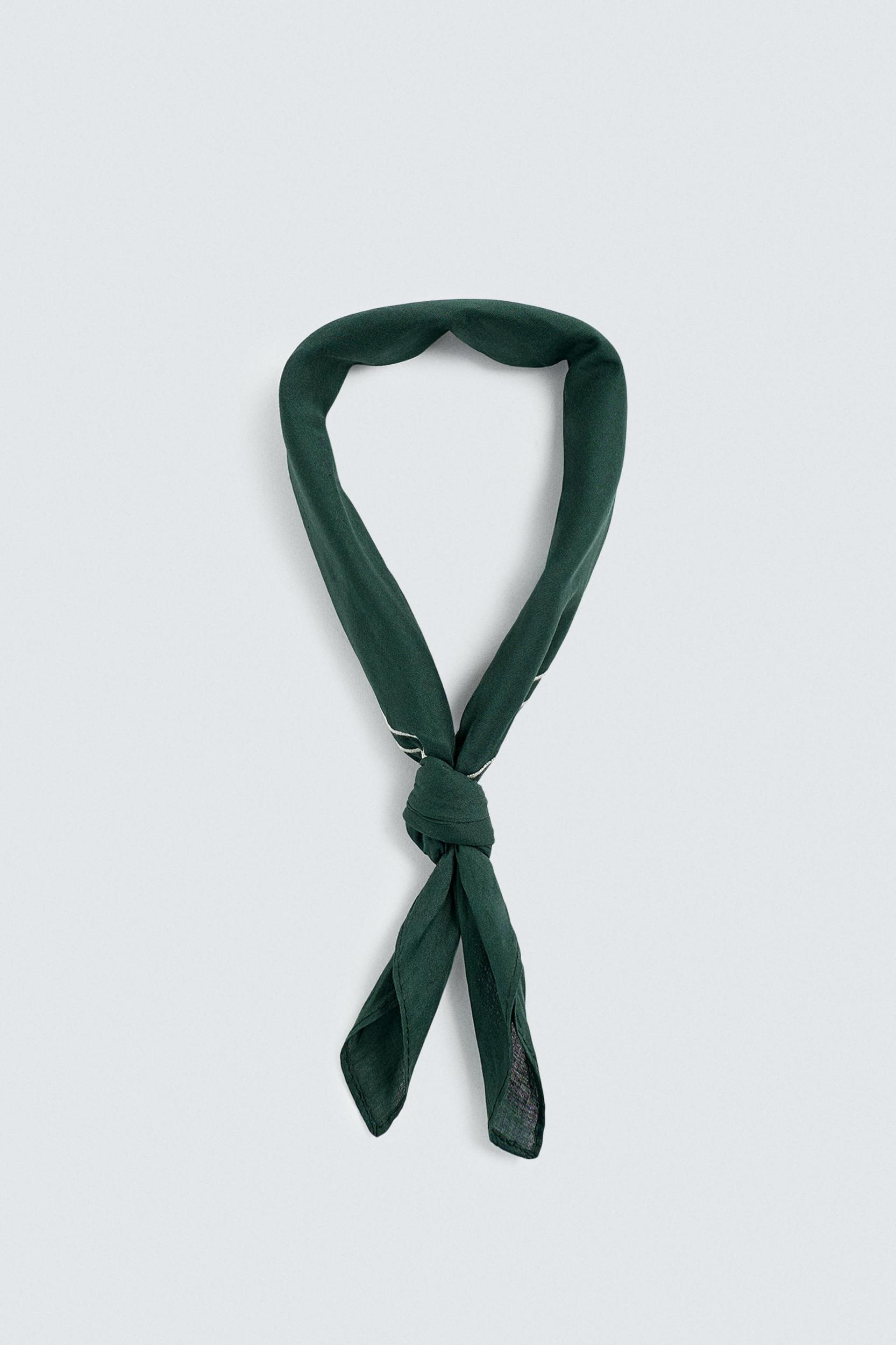 CONTRAST EMBROIDERY BANDANA Product Image