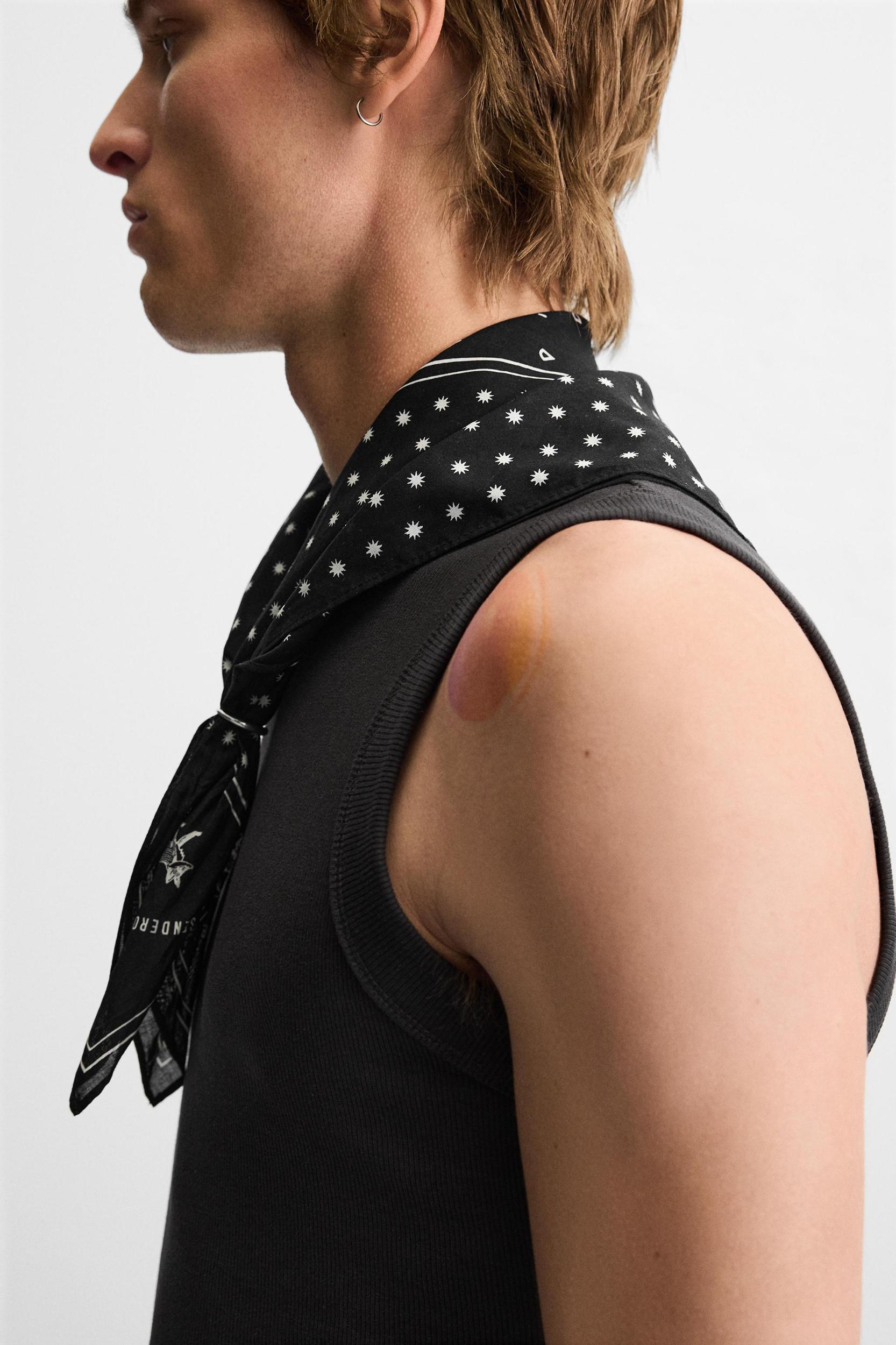 CONTRAST PRINT BANDANA Product Image