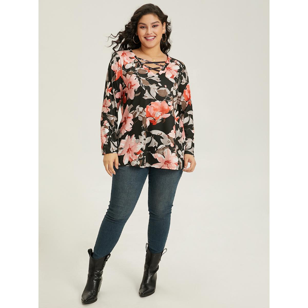 Plus Size Floral Print Crisscross V Neck T-shirt Black Women Casual Printed Floral V-neck Dailywear T-shirts BloomChic 10/M Product Image
