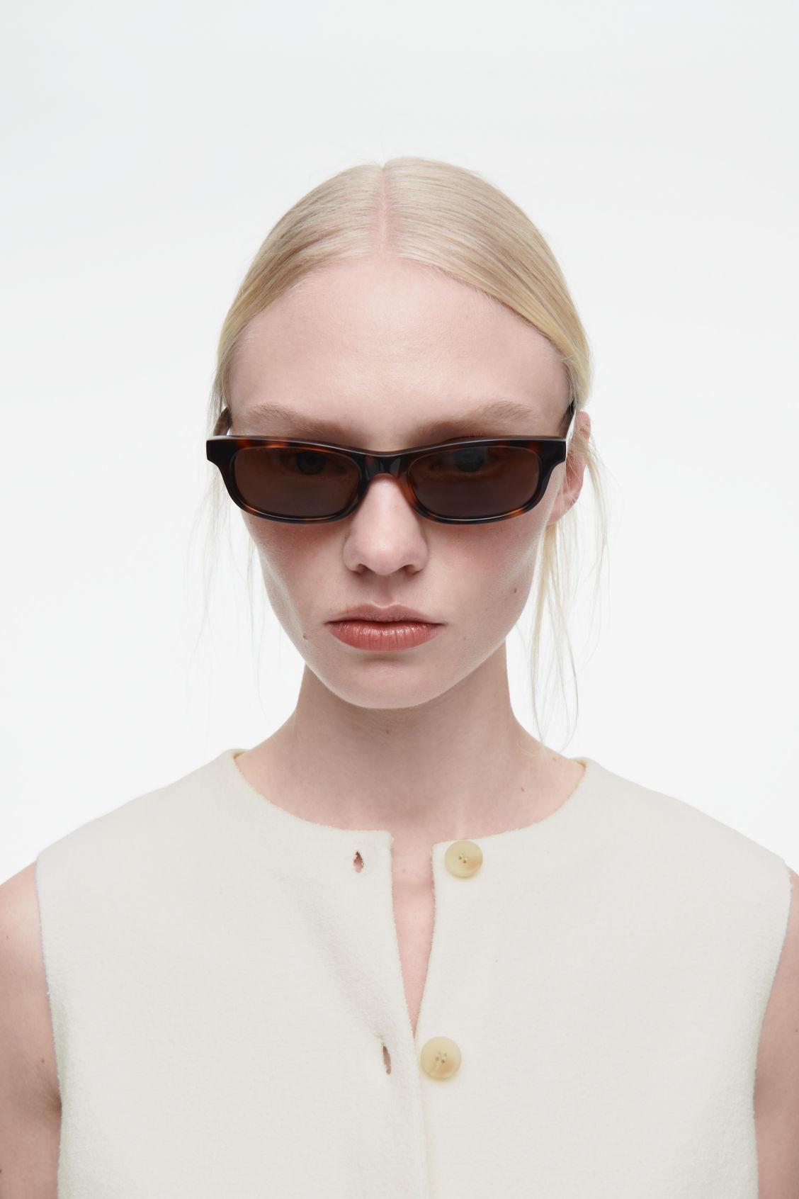 KNITTED COTTON VEST Product Image