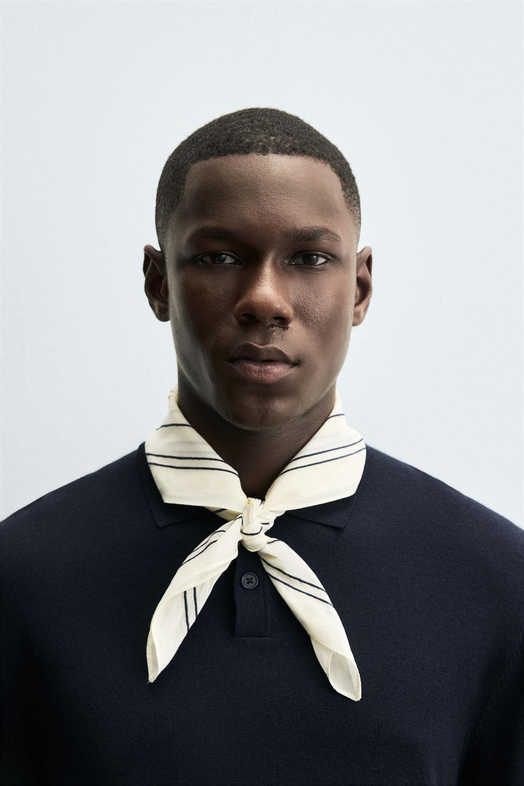 CONTRAST EMBROIDERY BANDANA Product Image