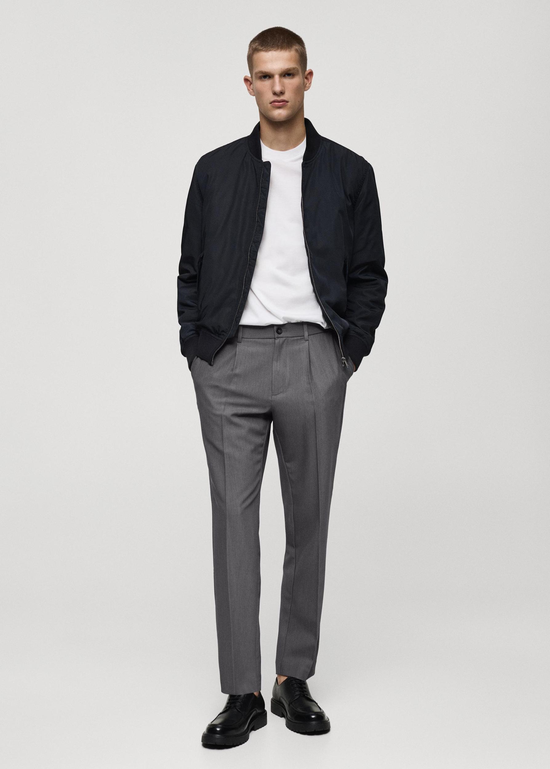 Regular-fit pleated flowy pants - Men | MANGO USA Product Image