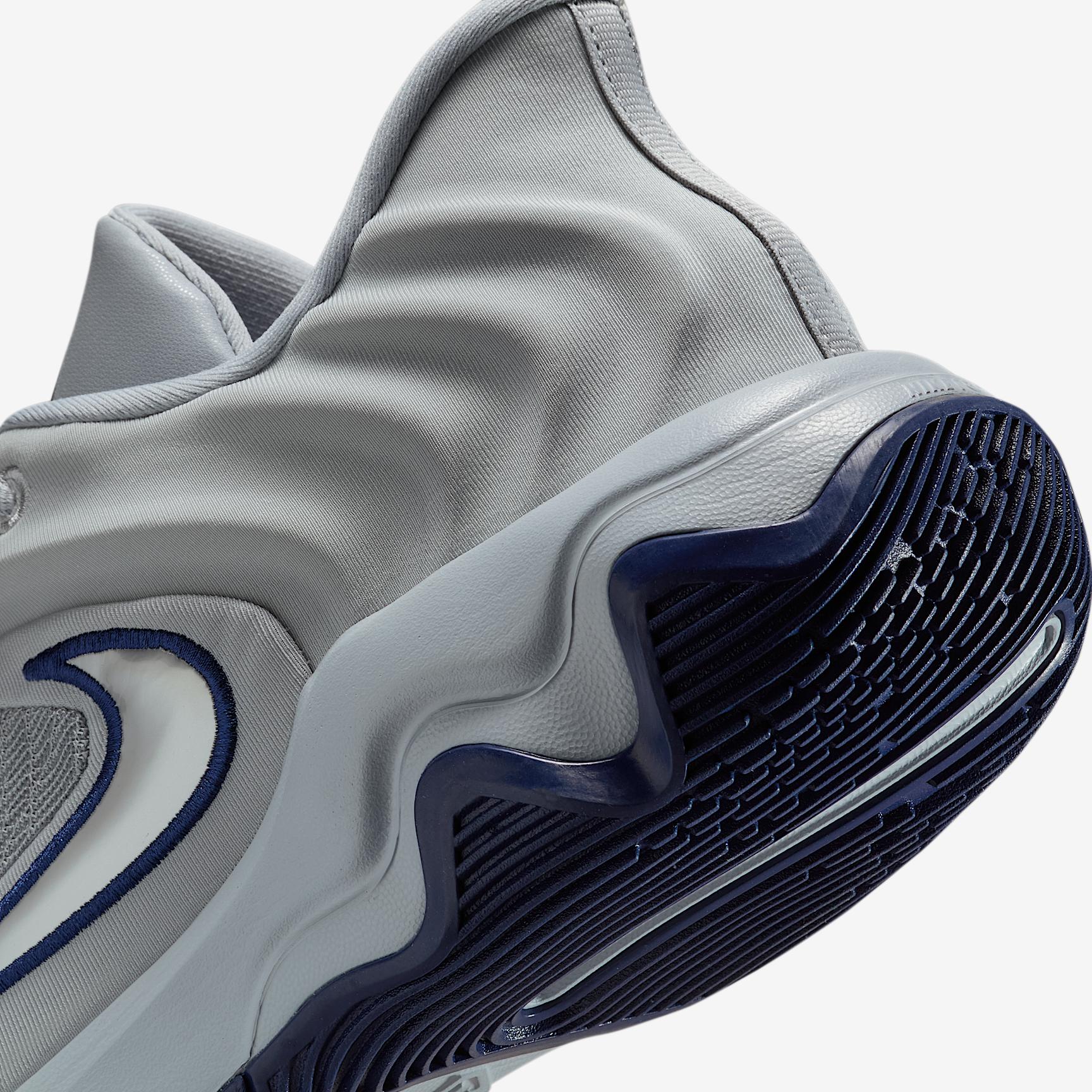 Nike Men's Giannis Immortality 4 Basketball Shoes Product Image