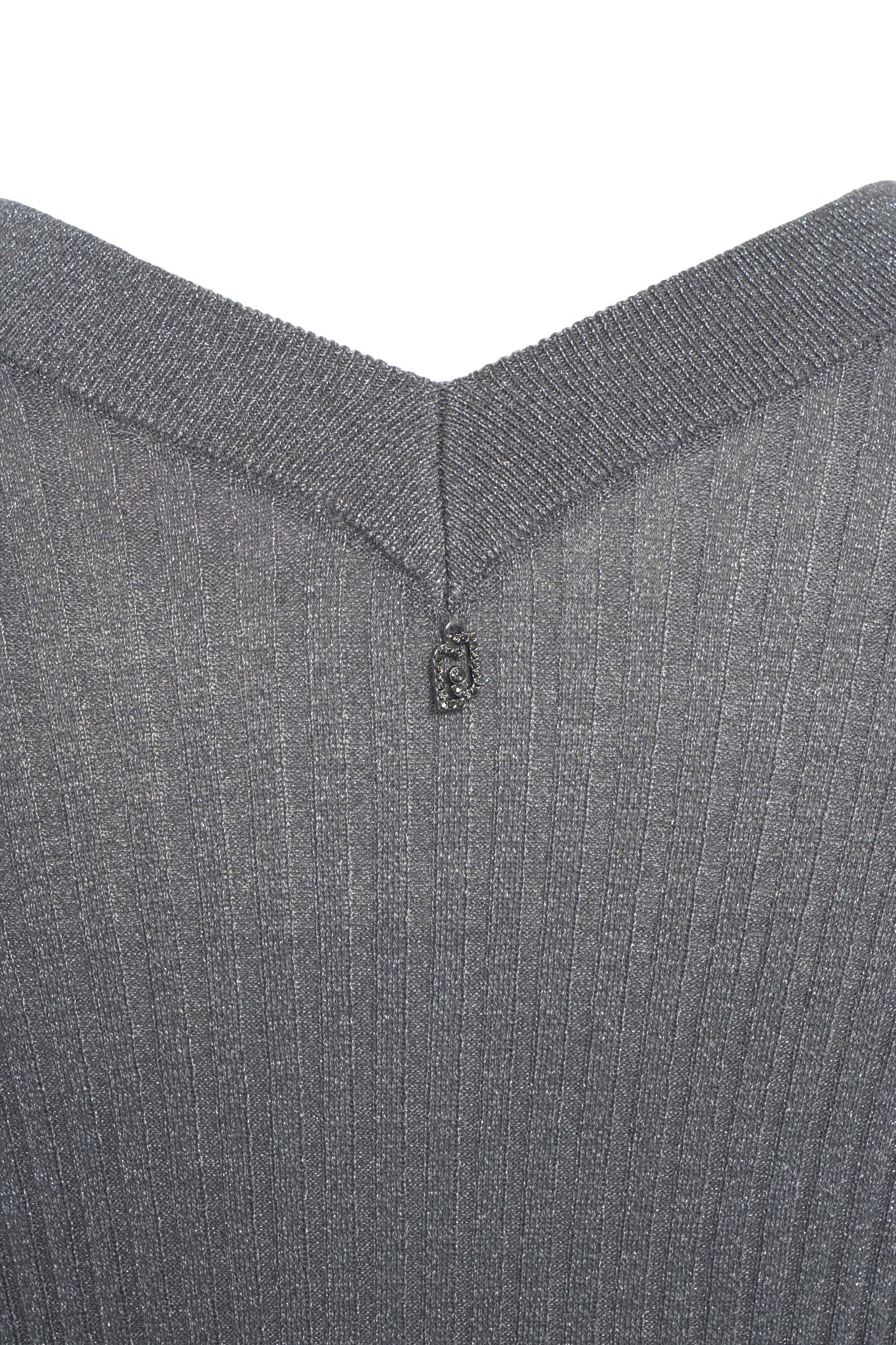 V-neck sweater Product Image