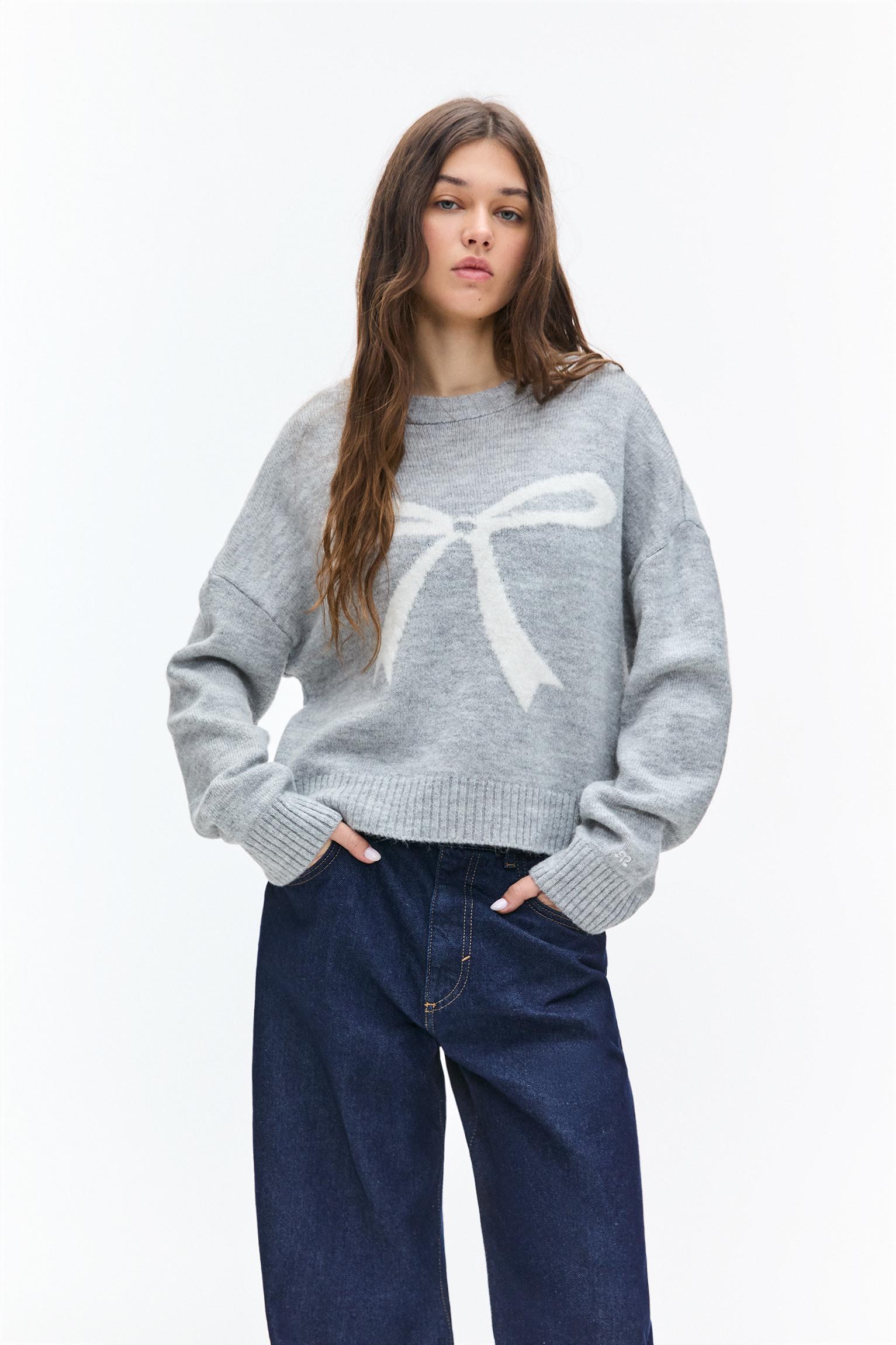 Graphic knit sweater with bow Product Image
