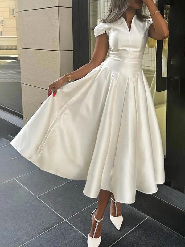 Short Sleeves Solid Color V-Neck Midi Dresses Product Image