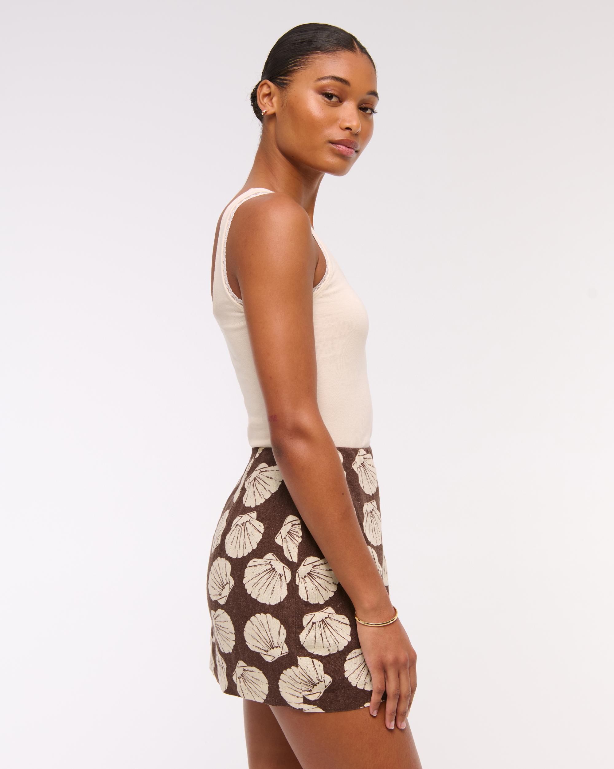 The A&F Scarlett Curve Love Linen-Blend Mini Skort Product Image