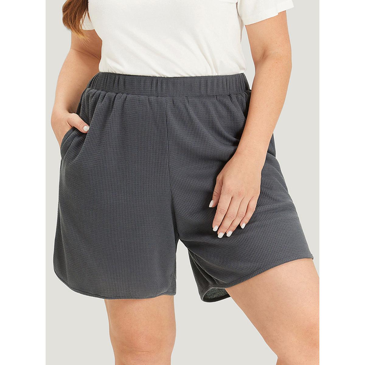 Plus Size Plain Waffle Knit Pocket Arc Hem Shorts Women Gray Casual Texture Dailywear Shorts BloomChic 12/L Product Image
