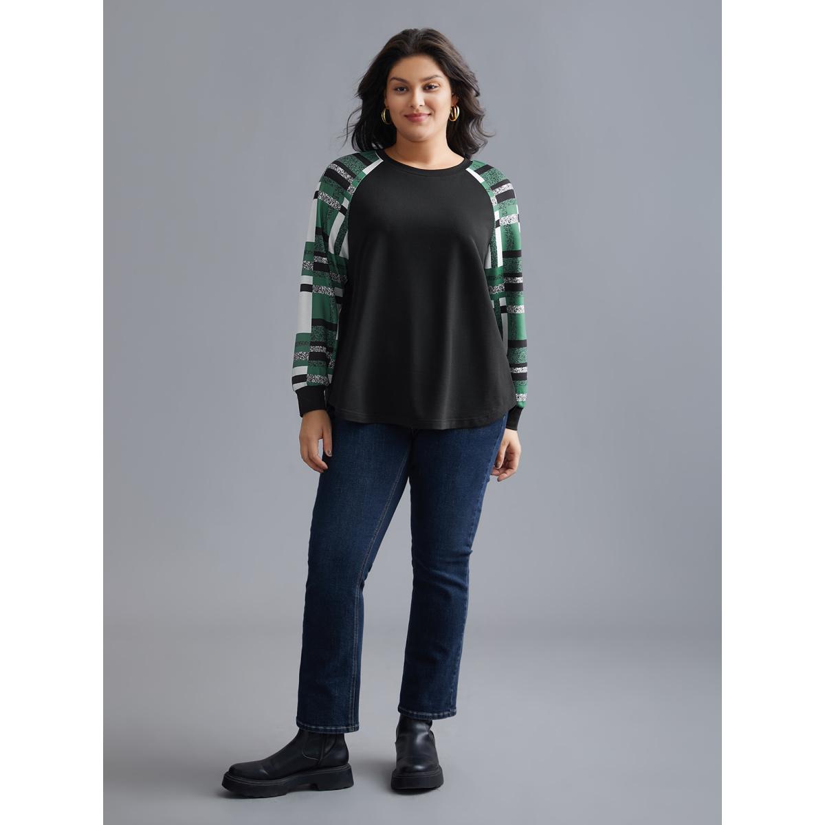Plus Size Colorblock Contrast Raglan Sleeve Sweatshirt Women Emerald Casual Contrast Loose Round Neck Everyday Sweatshirts BloomChic 26/4X Product Image