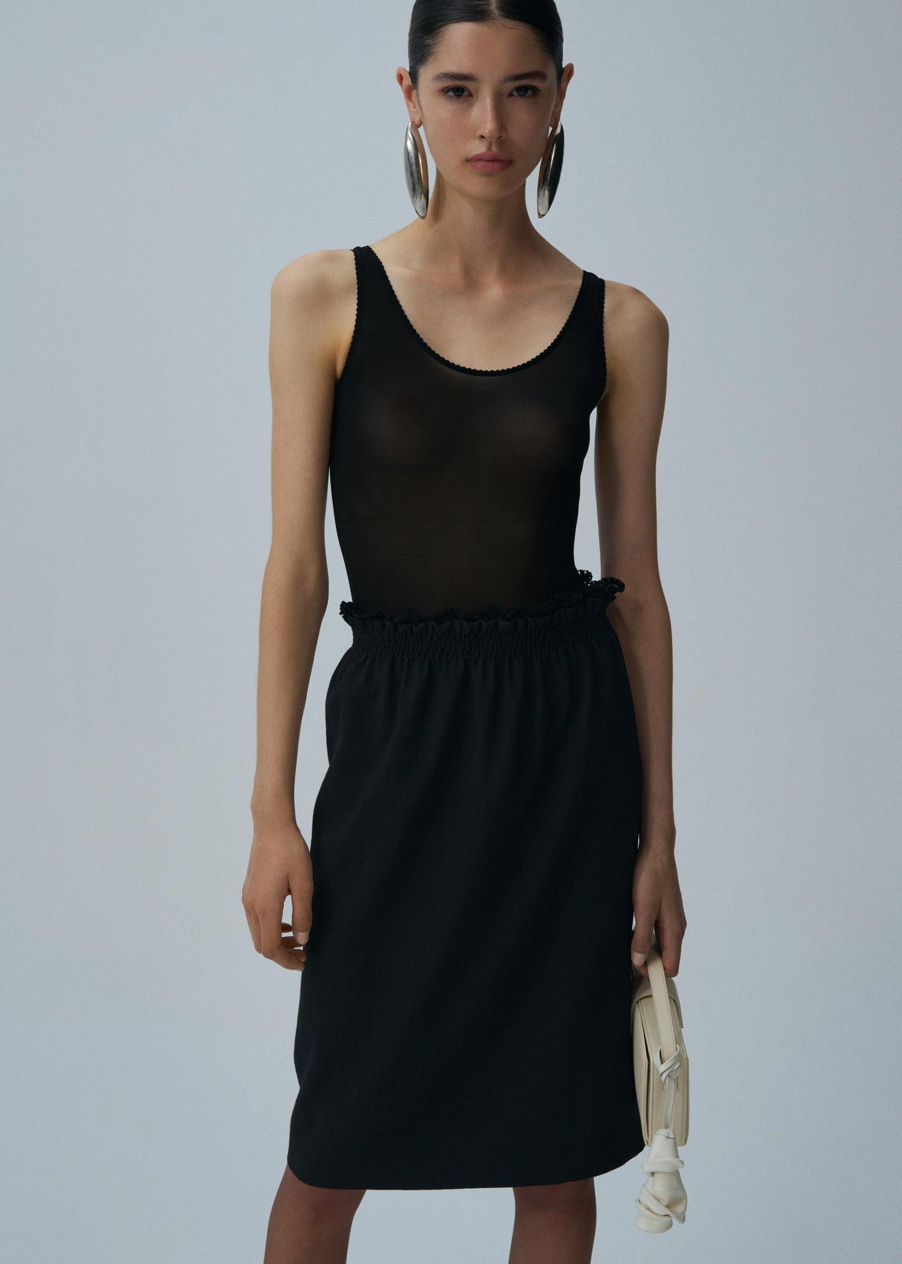 Elastic waistband midi skirt in black Product Image