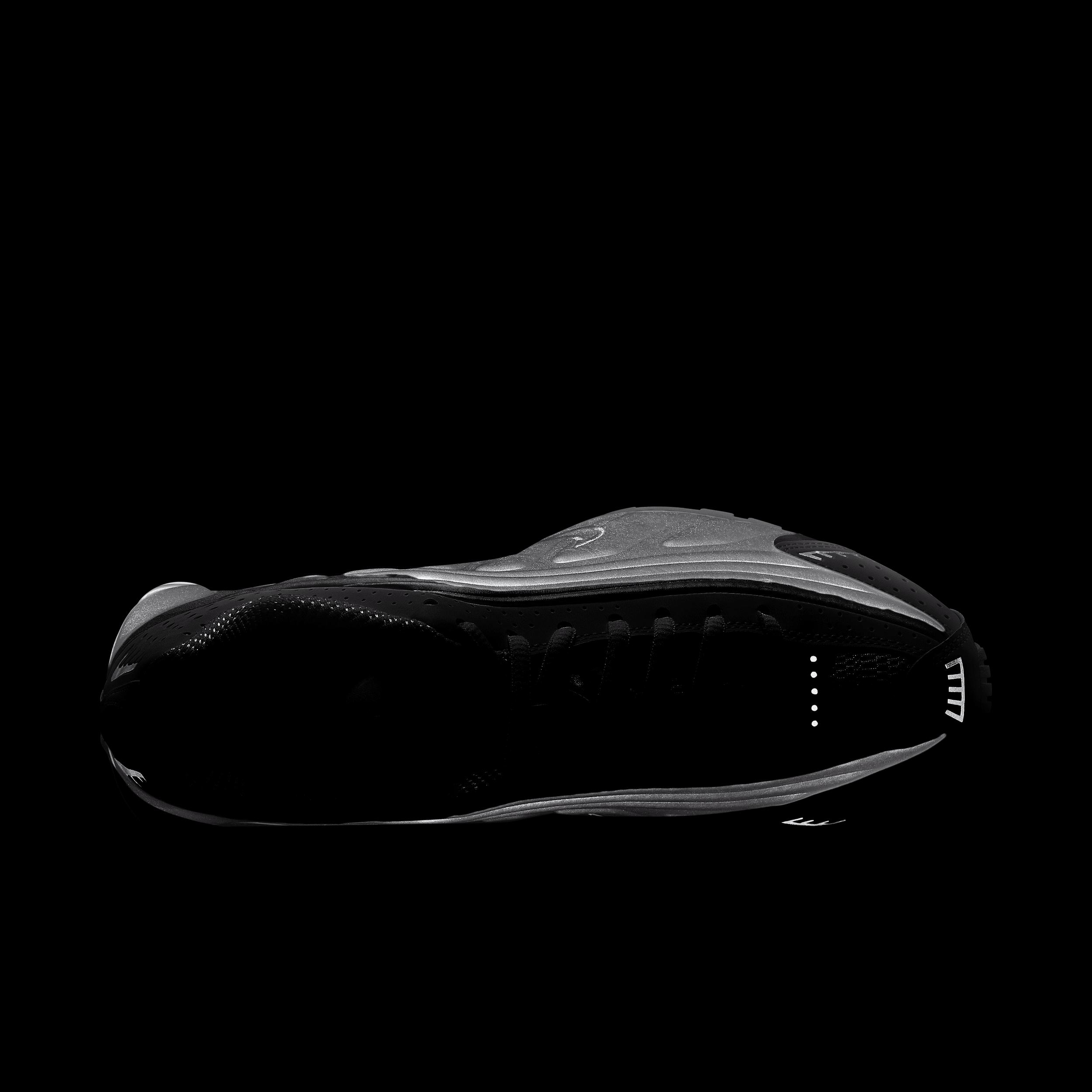 Nike Womens Shox R4 Shoes | AR3565-101 Product Image