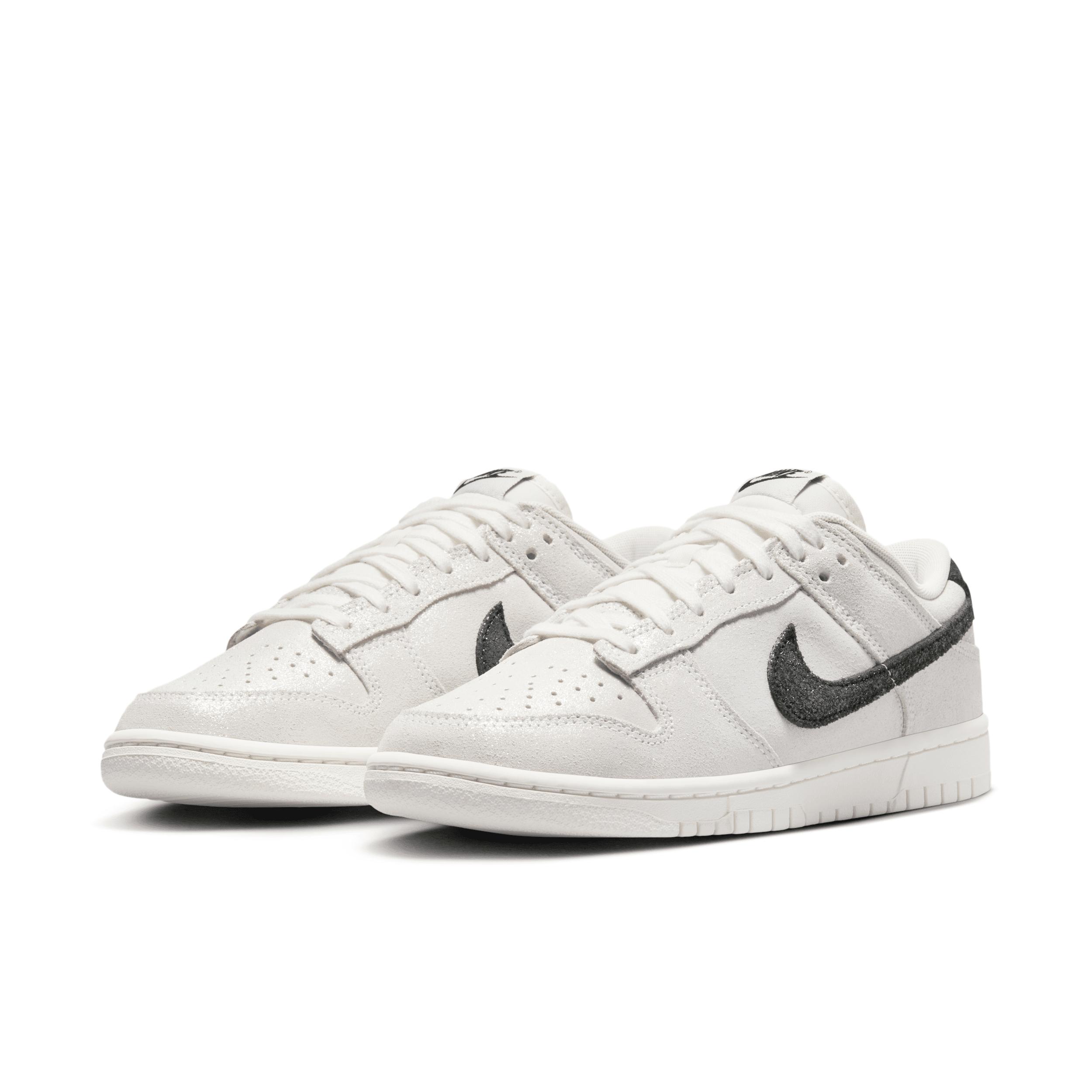 Nike Womens Dunk Low SE Shoes | HQ3502-100 Product Image