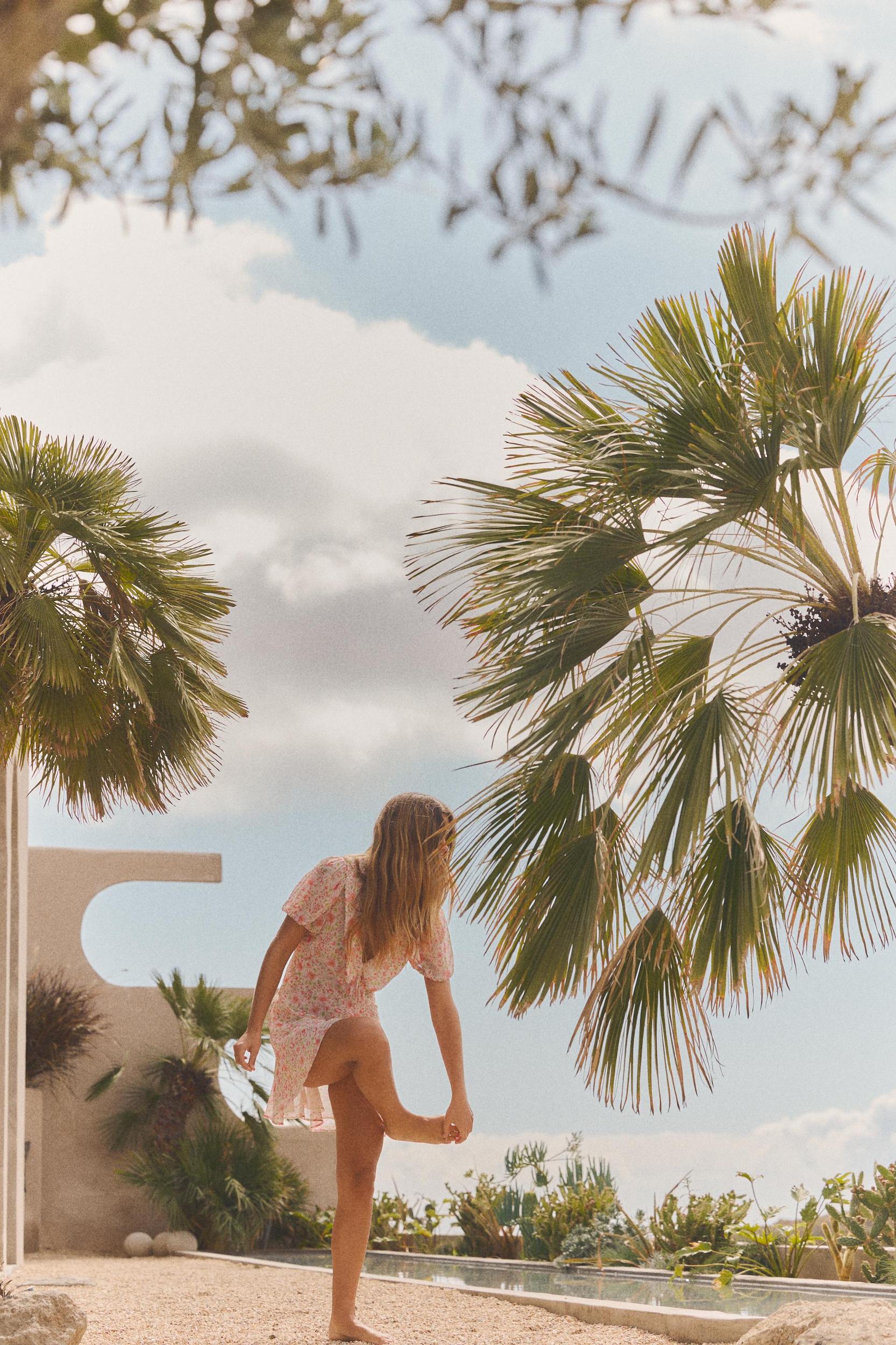 FLORAL PRINT SHORT DRESS WITH PETER PAN COLLAR Product Image