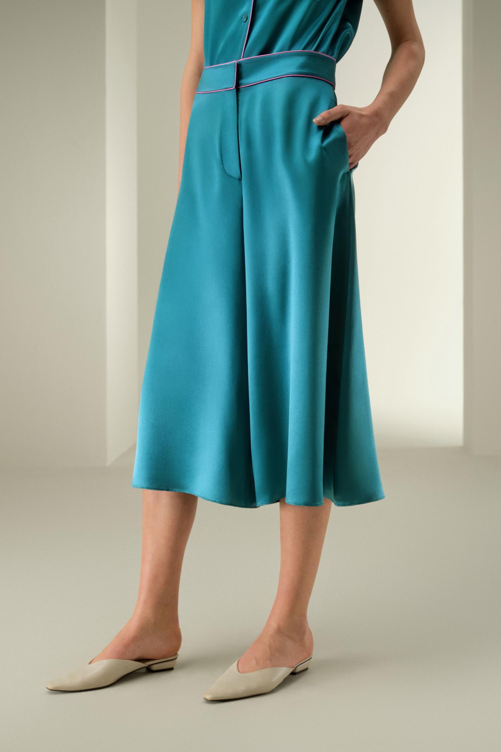 LSxES Contrast-Trimmed Silk Culottes Product Image