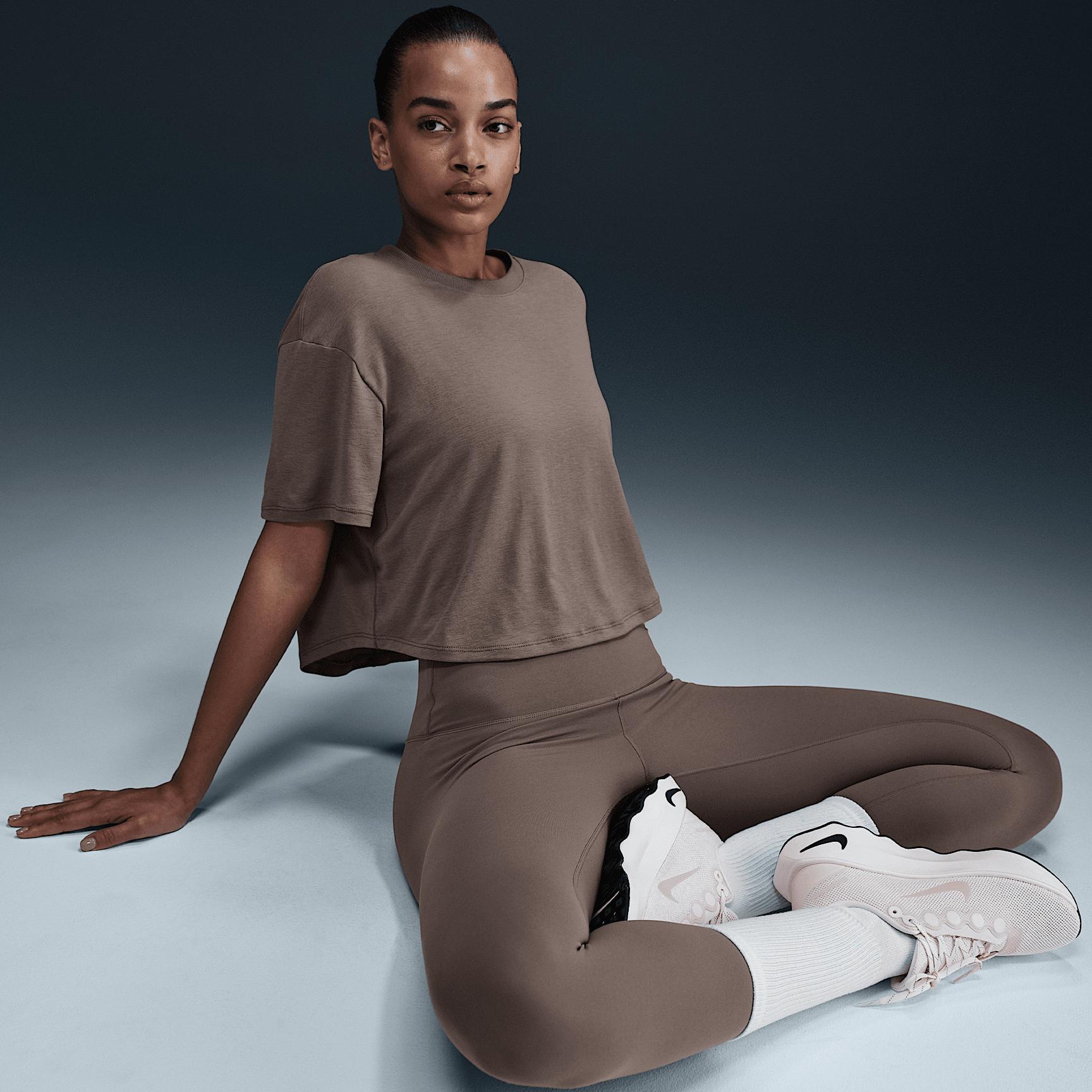 Nike One Relaxed Women's Dri-FIT Cropped Short-Sleeve Top Product Image