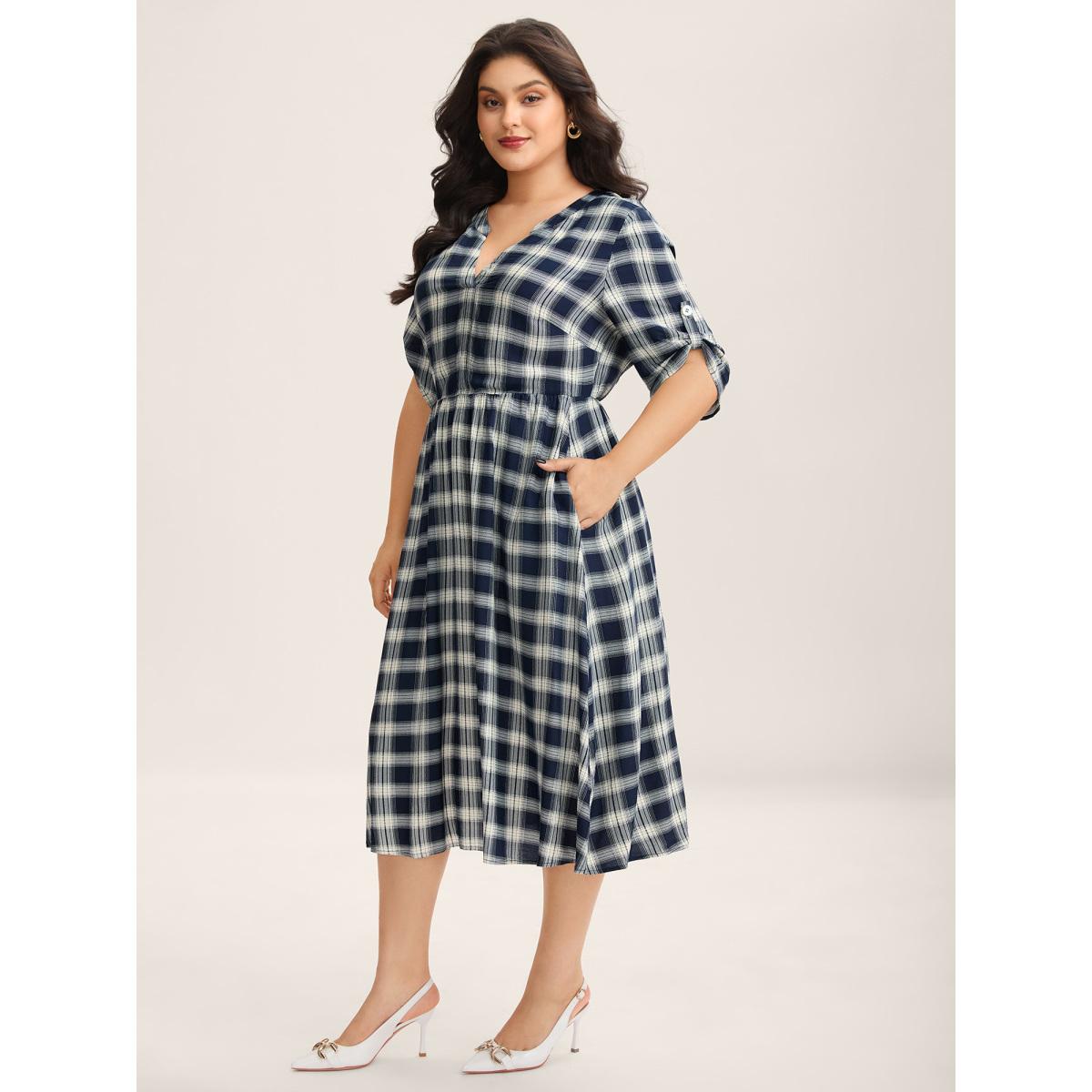 Plus Size Plaid Pattern Tab Sleeve Pockets Midi Dress DarkBlue Women Flat collar Short sleeve Curvy BloomChic 28/5X Product Image